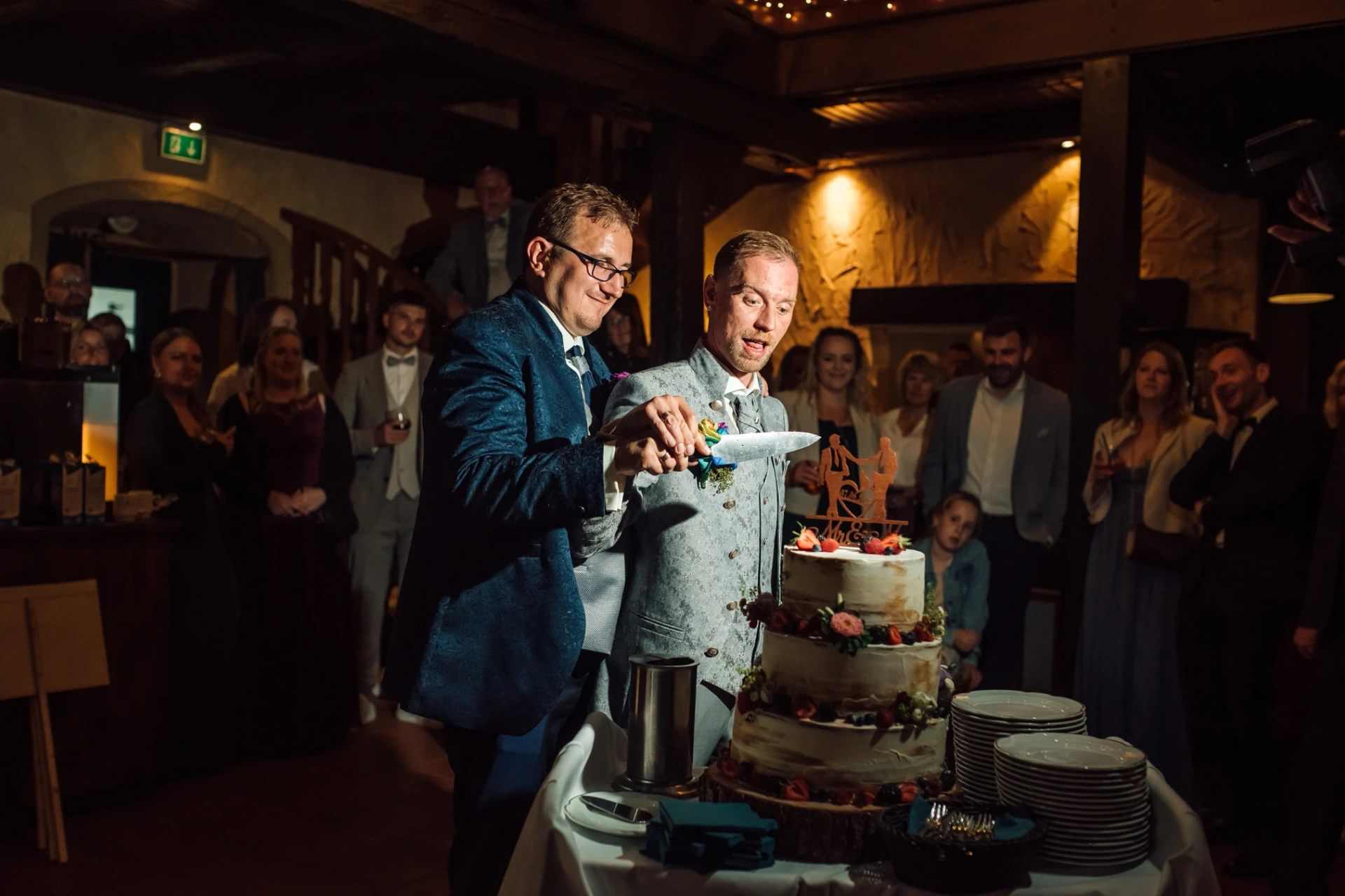 Brautpaar bei einer Hochzeit in Göttingen im warmen Abendlicht