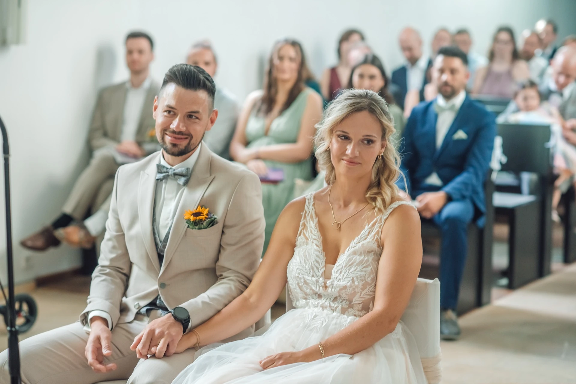 Ankommen und Einzug bei der kirchlichen Hochzeit von Sarah und Tobias in Sandershausen