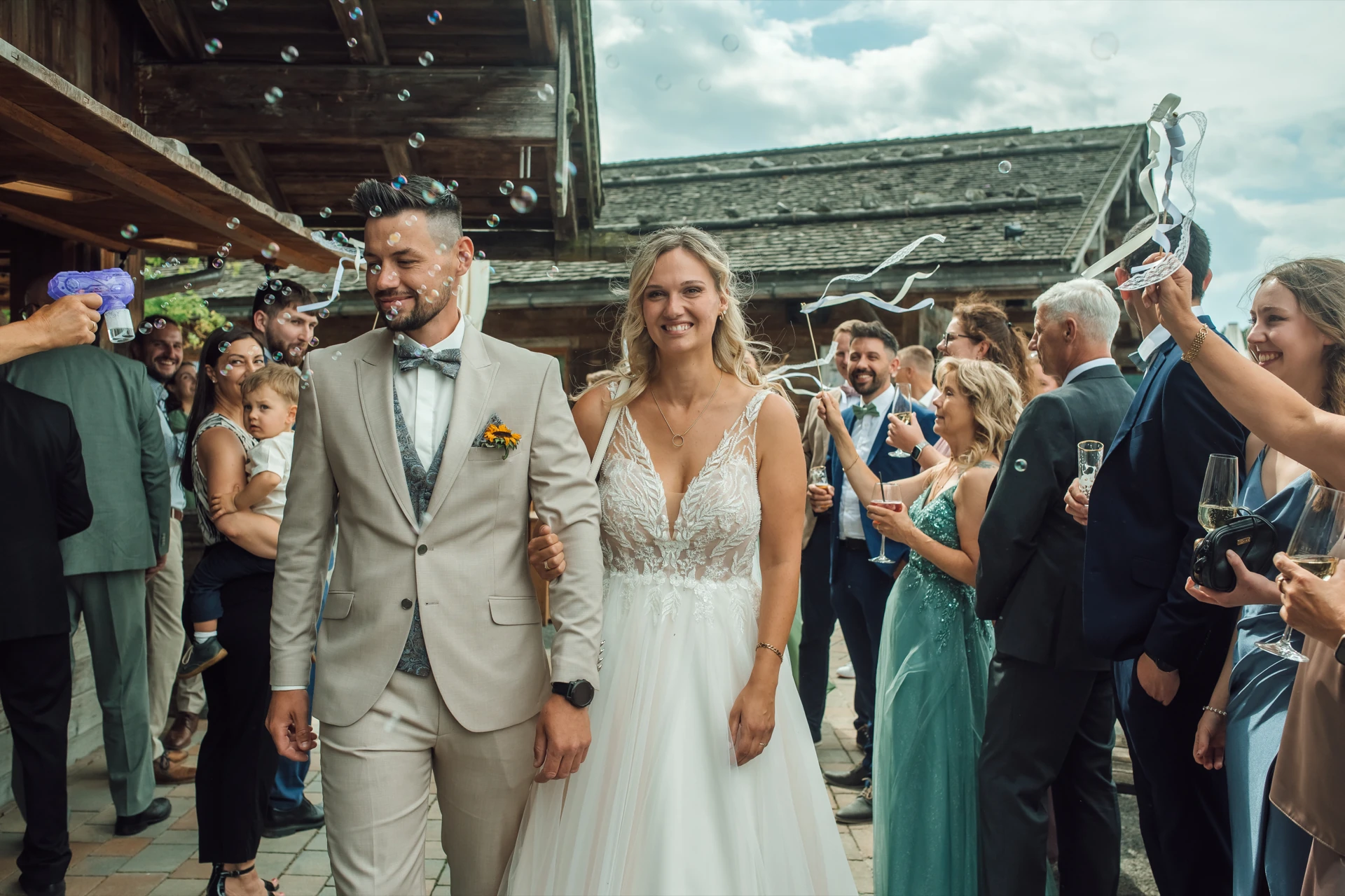 Sektempfang und Hochzeitsfeier von Sarah und Tobias auf der Königsalm in Nieste