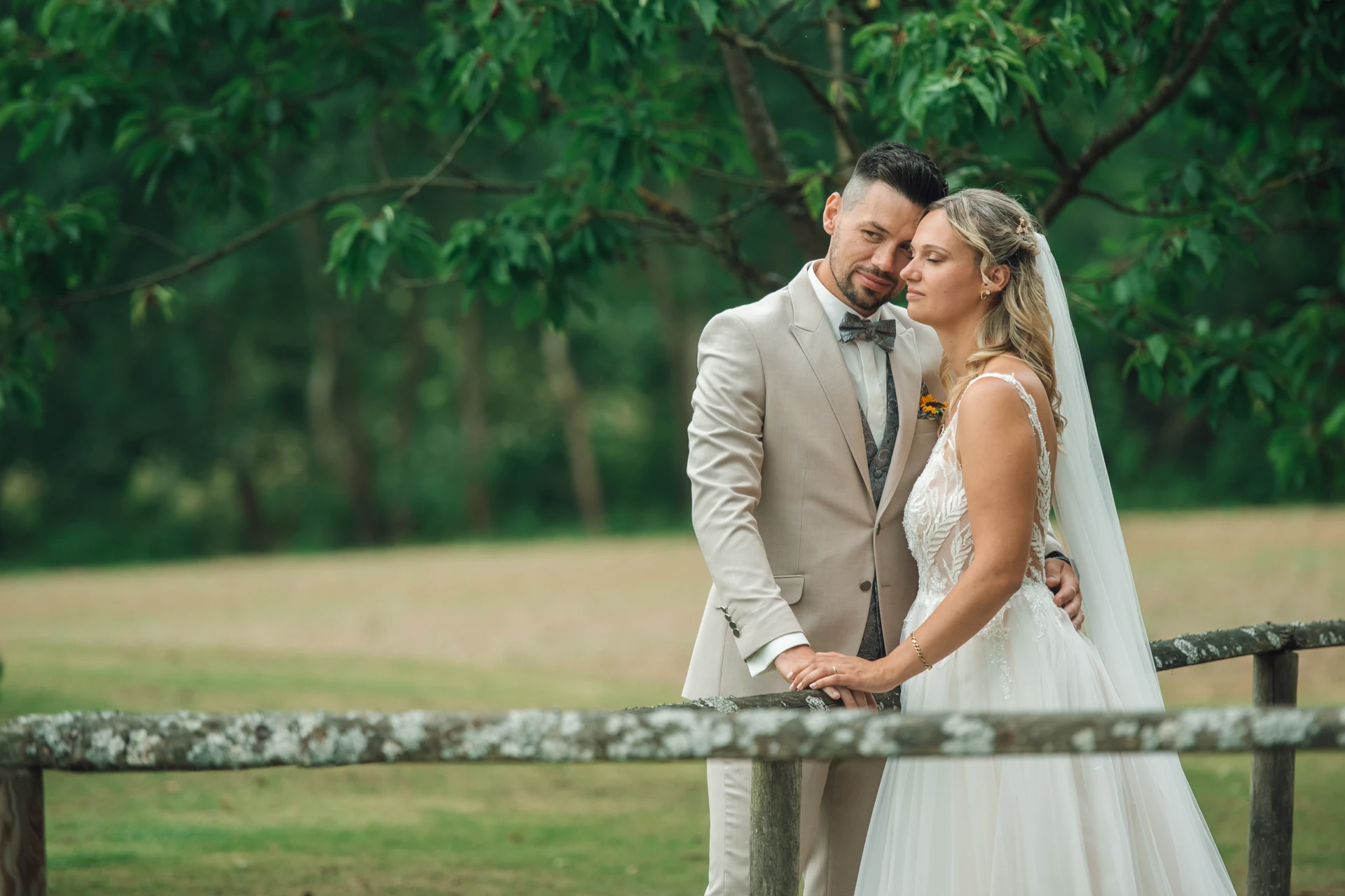 Brautpaar-Shooting von Sarah und Tobias rund um die Königsalm in Nieste