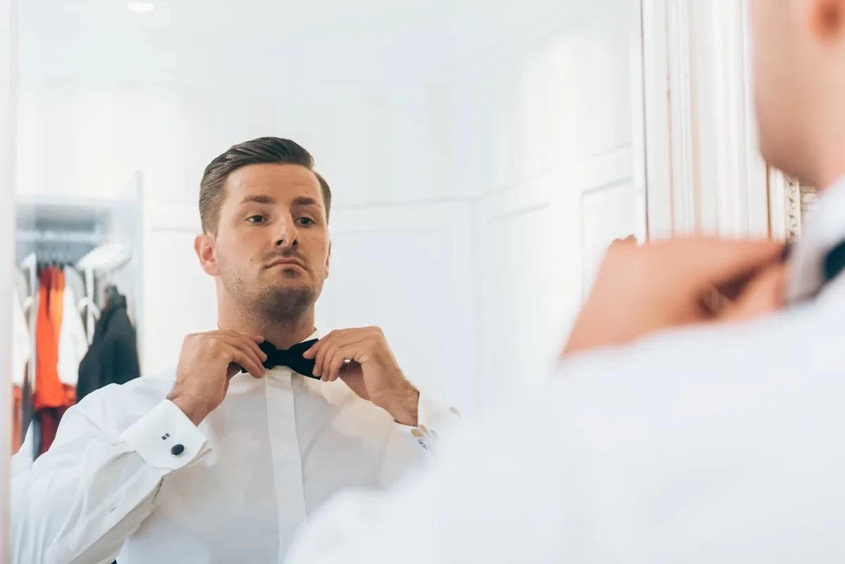 Bräutigam mit Trauzeugen Bräutigam mit Trauzeugen