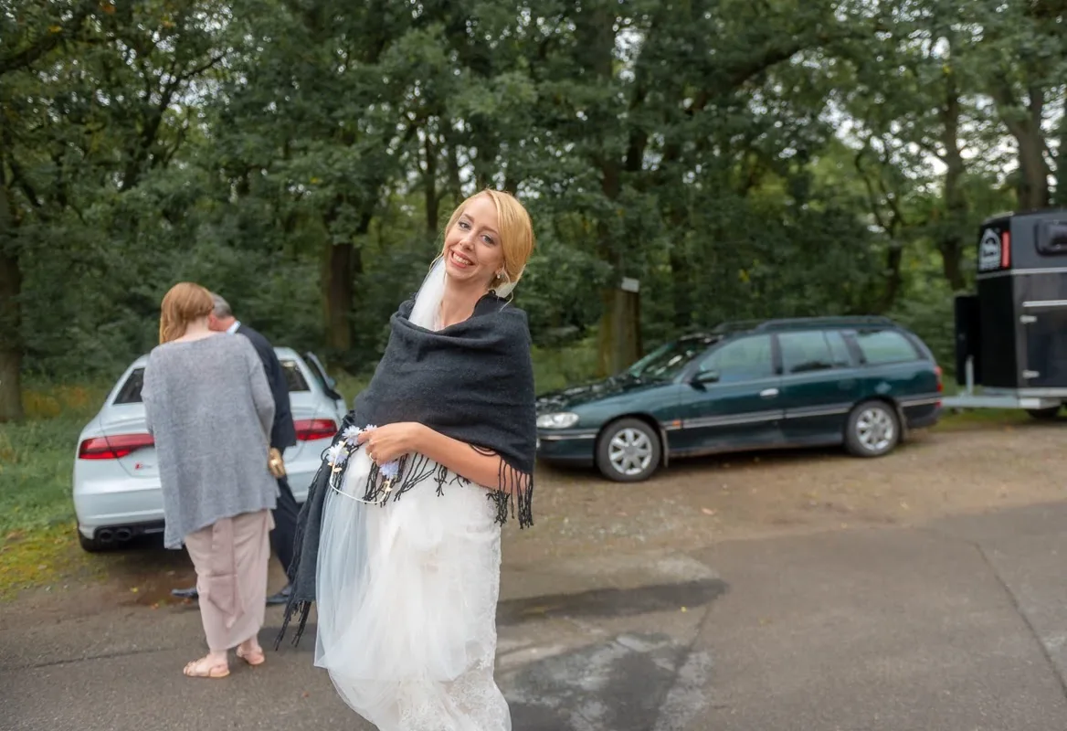 Ankunft der Braut am Schloss