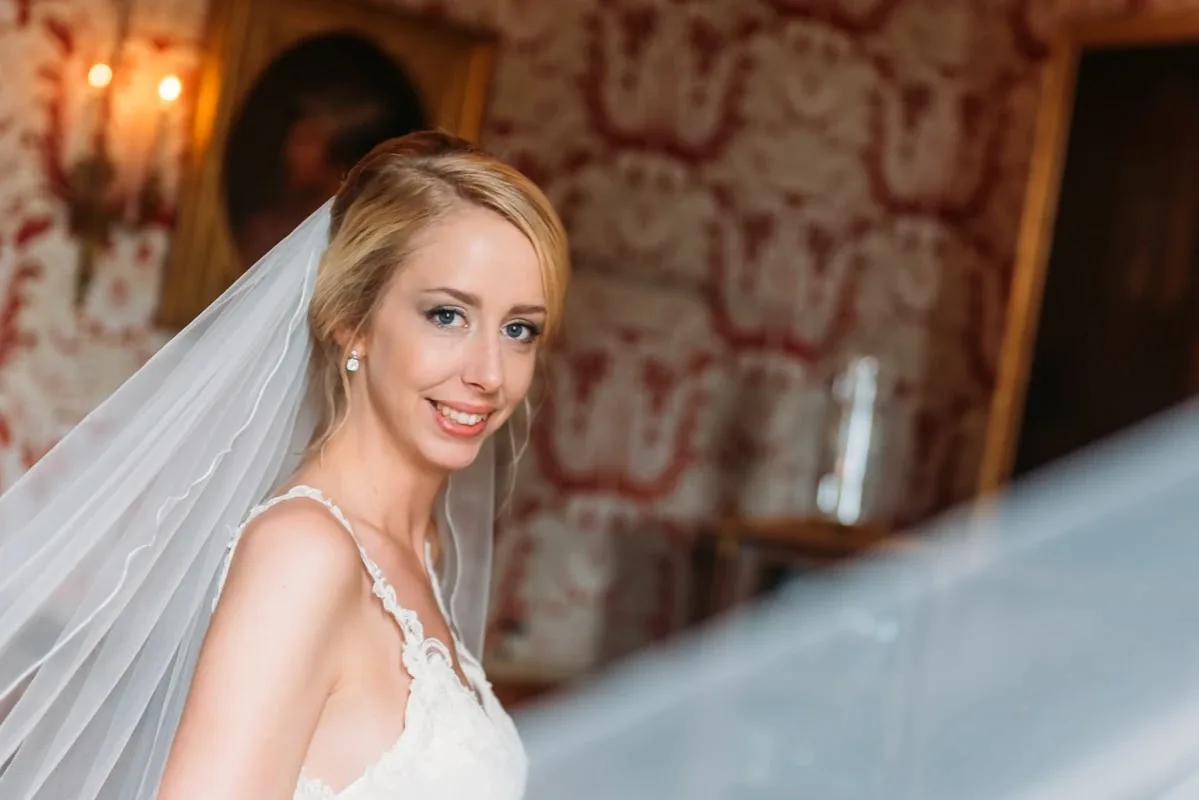 Brautpaar vor dem Schloss Brautpaar vor dem Schloss