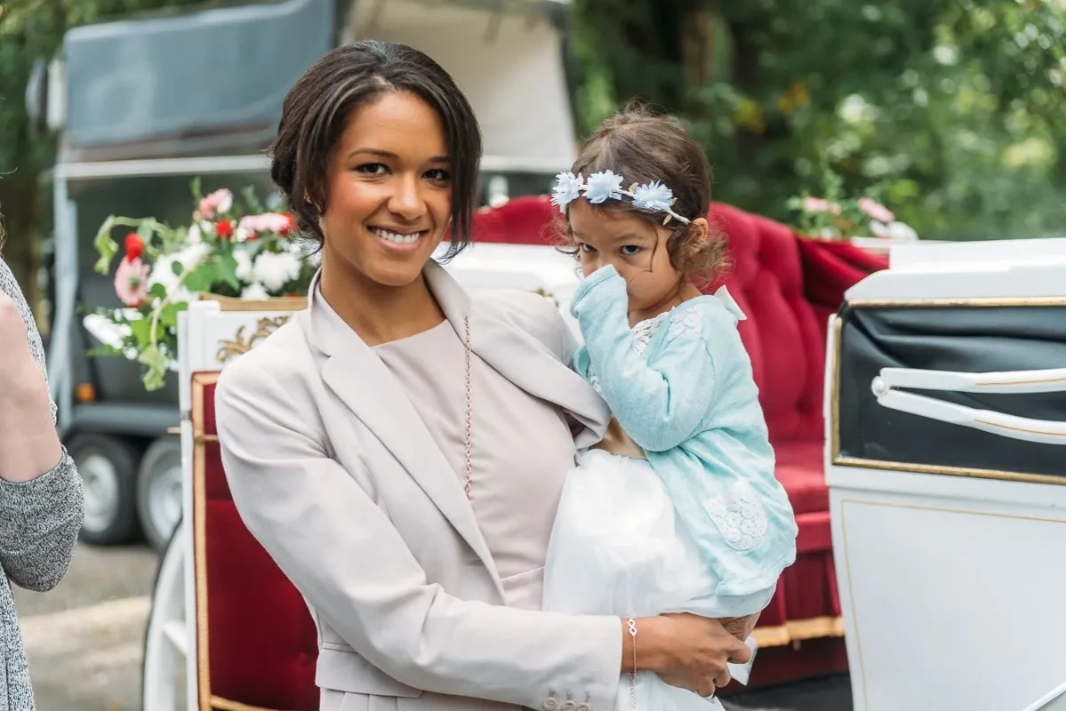 Braut mit Brautstrauß Braut mit Brautstrauß