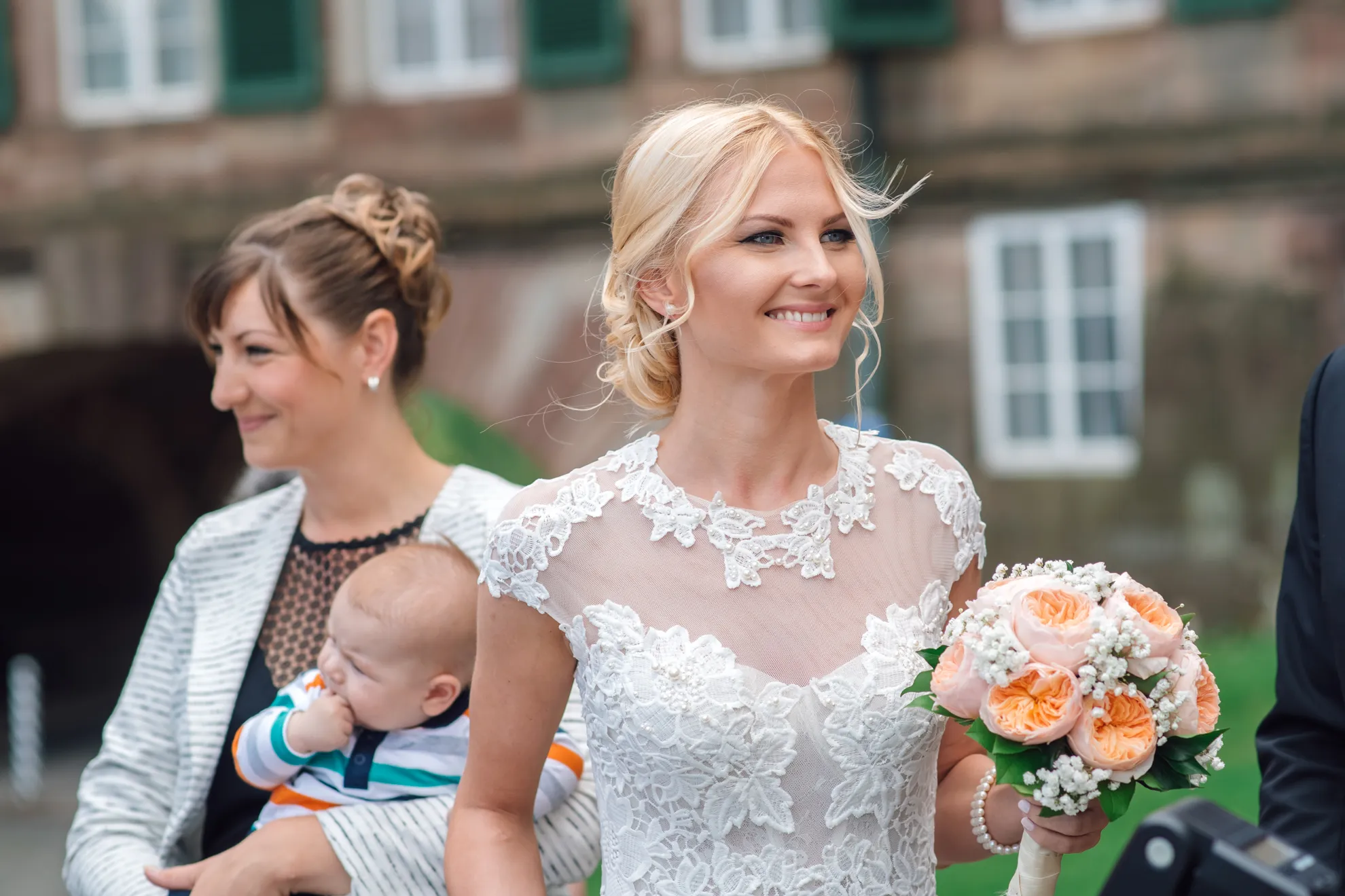 Emotionaler Moment bei der Zeremonie — Hochzeit Bergpark Kassel