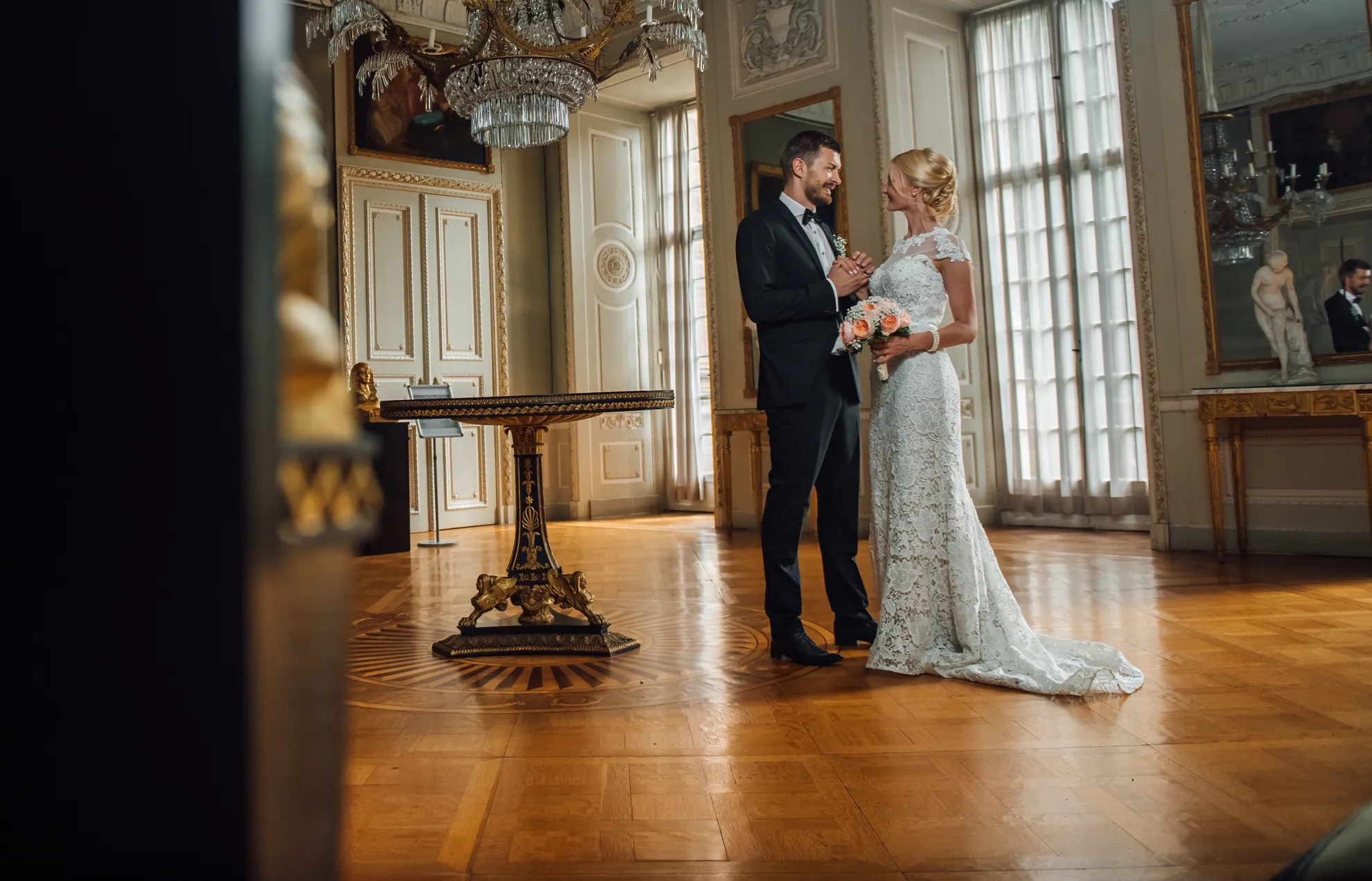 Brautpaar-Shooting im Bergpark Wilhelmshöhe — goldenes Licht