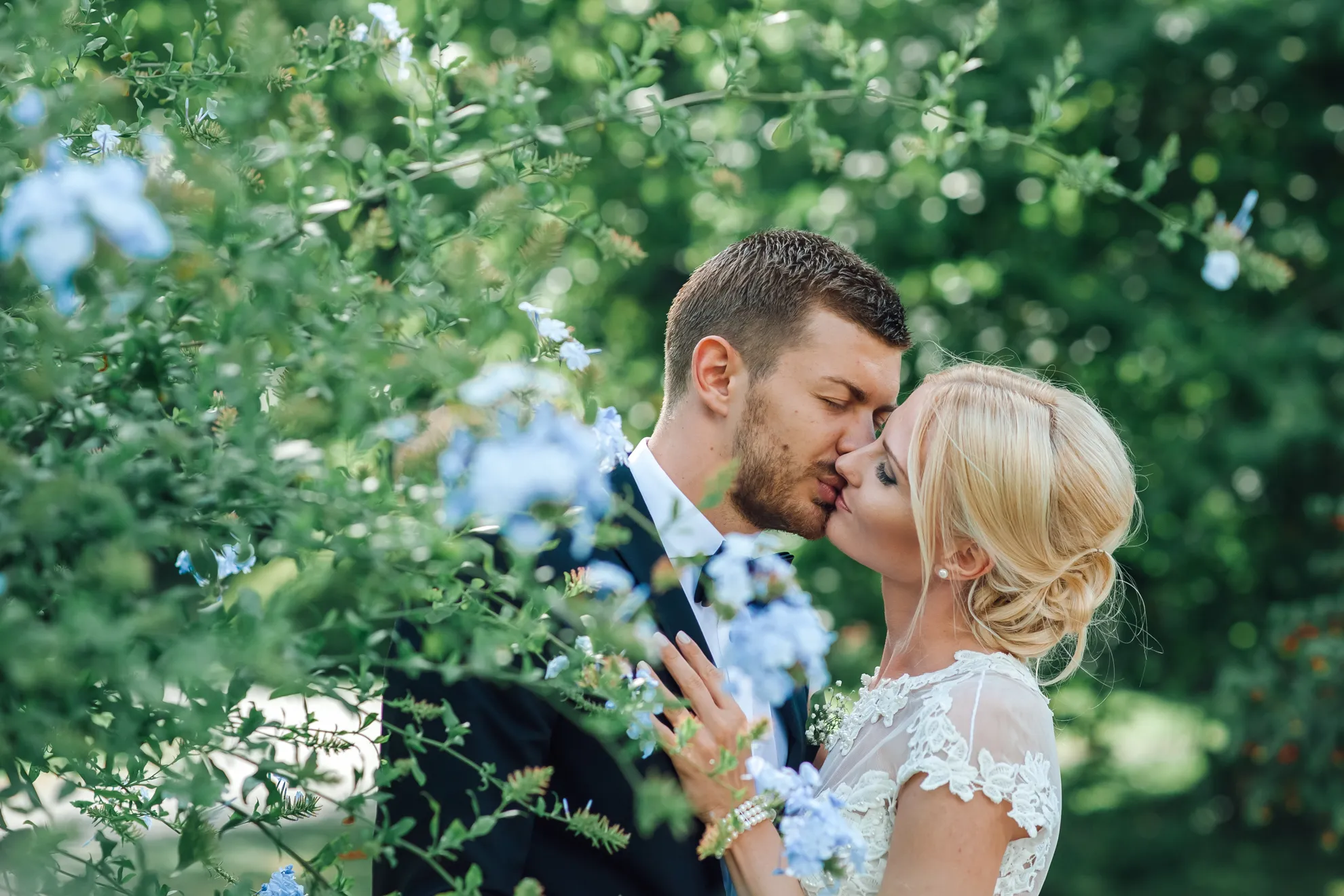 Brautpaar vor dem Schloss Wilhelmshöhe — Hochzeitsreportage