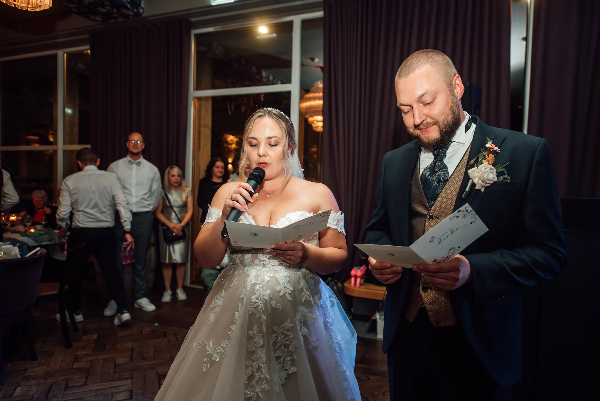 Hochzeitstorte im Renthof Kassel — Anschneiden der Hochzeitstorte