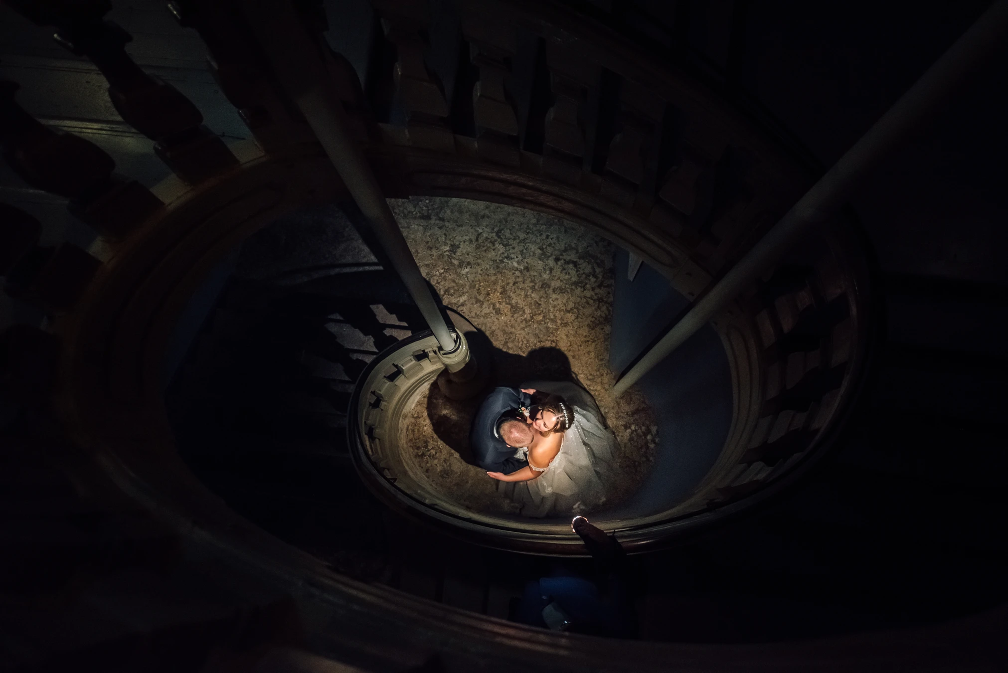 Brautpaar-Shooting im Renthof Kassel — romantische Aufnahme im historischen Gewölbe