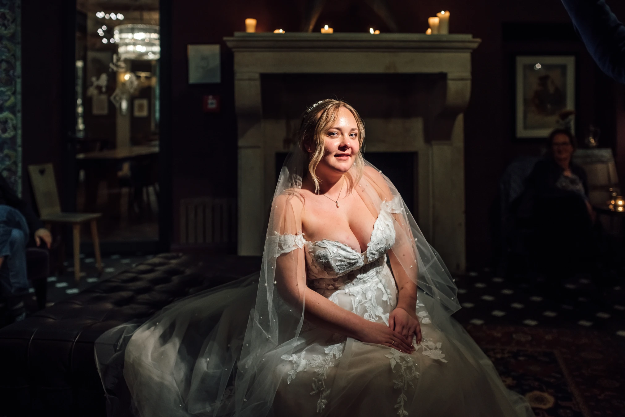 Brautpaar Renthof Shooting — Kirchengewölbe als Kulisse, Hochzeitsreportage Kassel