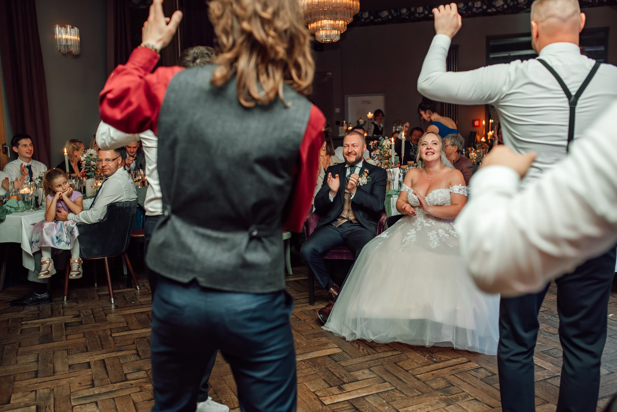 Ausgelassene Stimmung am späten Abend — Hochzeitsparty Renthof Kassel