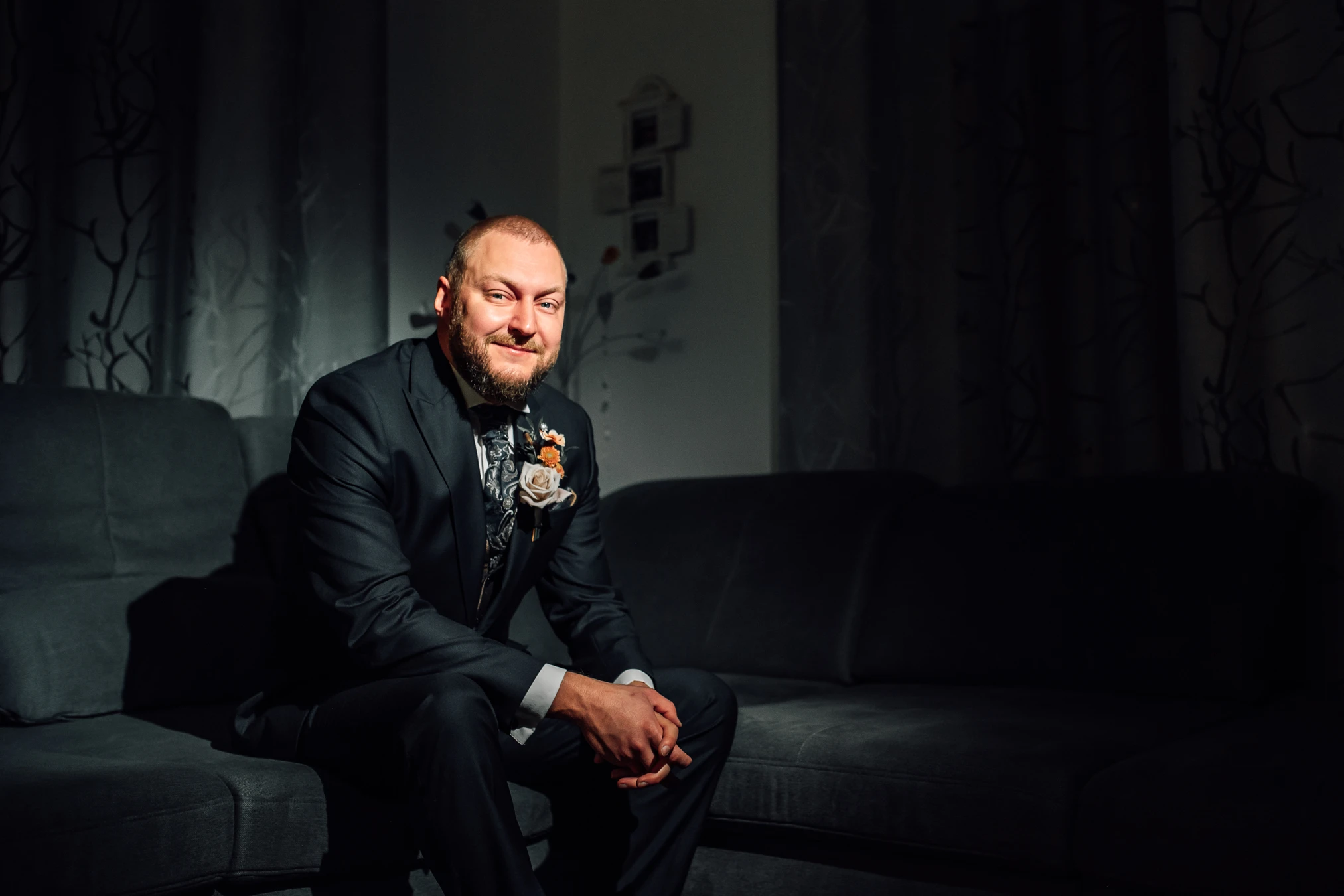 Bräutigam Portrait — Hochzeit im Renthof Kassel, Hochzeitsfotograf Natalia Tschischik