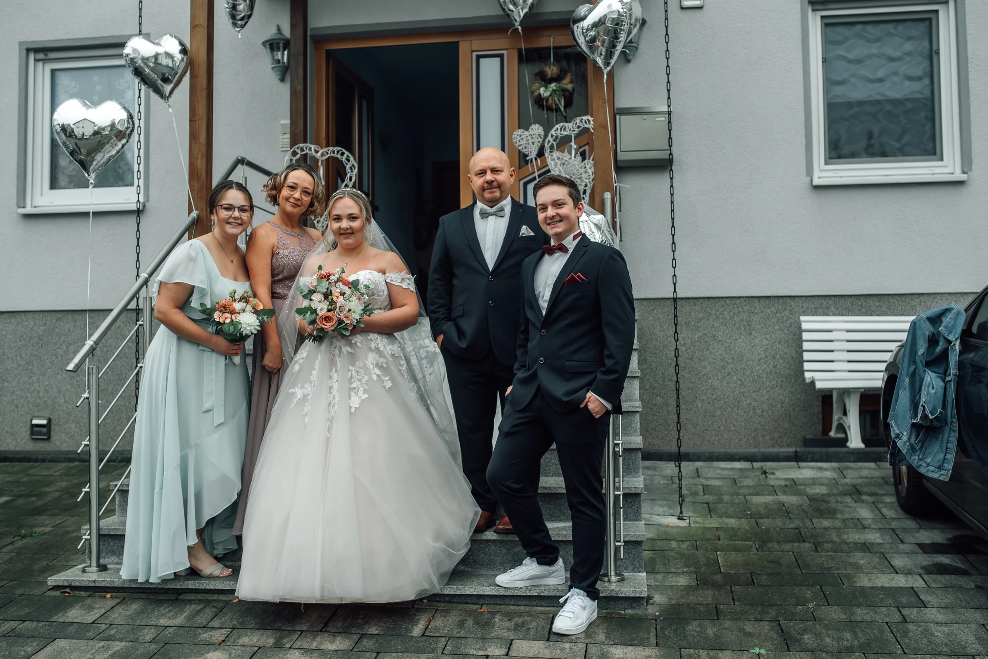 Die Braut ist bereit — Aufbruch zur standesamtlichen Trauung in der Domstadt Fritzlar