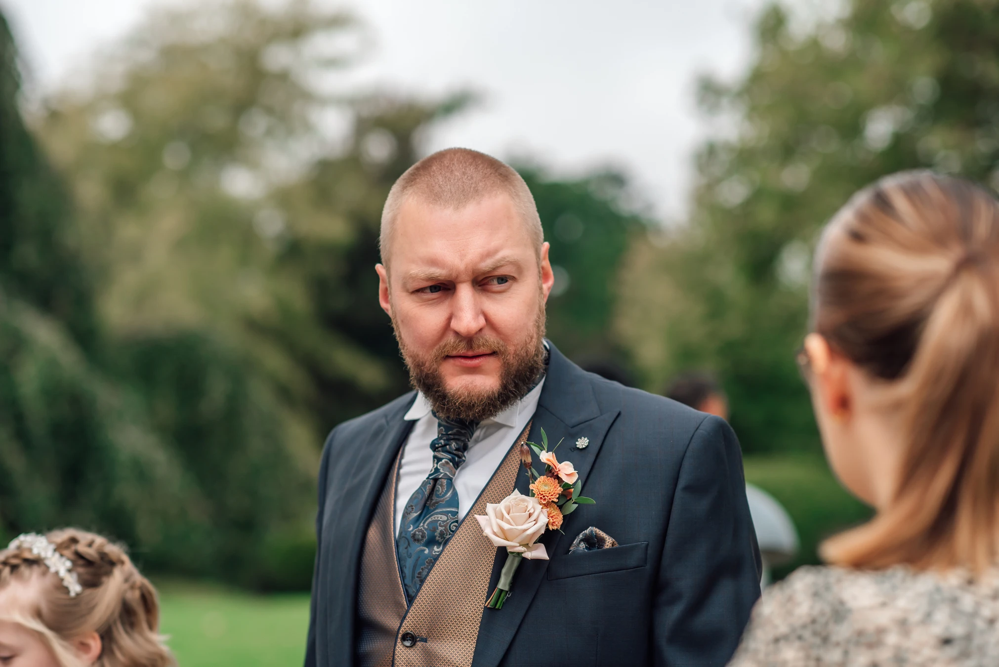 Einzug zur standesamtlichen Trauung in Fritzlar — Hochzeitsfotograf Kassel