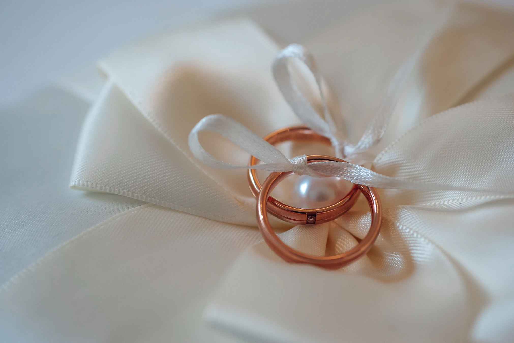 Brautpaar vor dem Standesbeamten in Fritzlar — standesamtliche Trauung