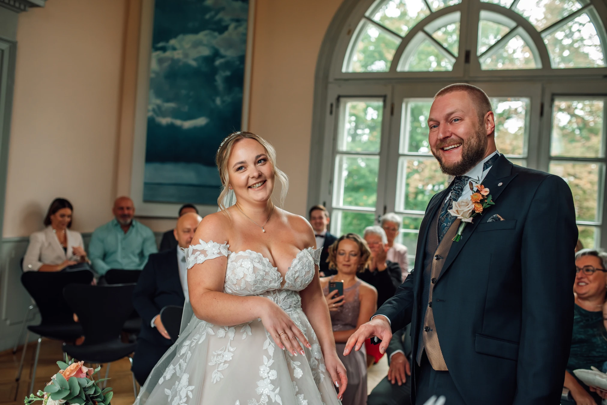 Braut und Bräutigam — Ausmarsch nach der Trauung in Fritzlar