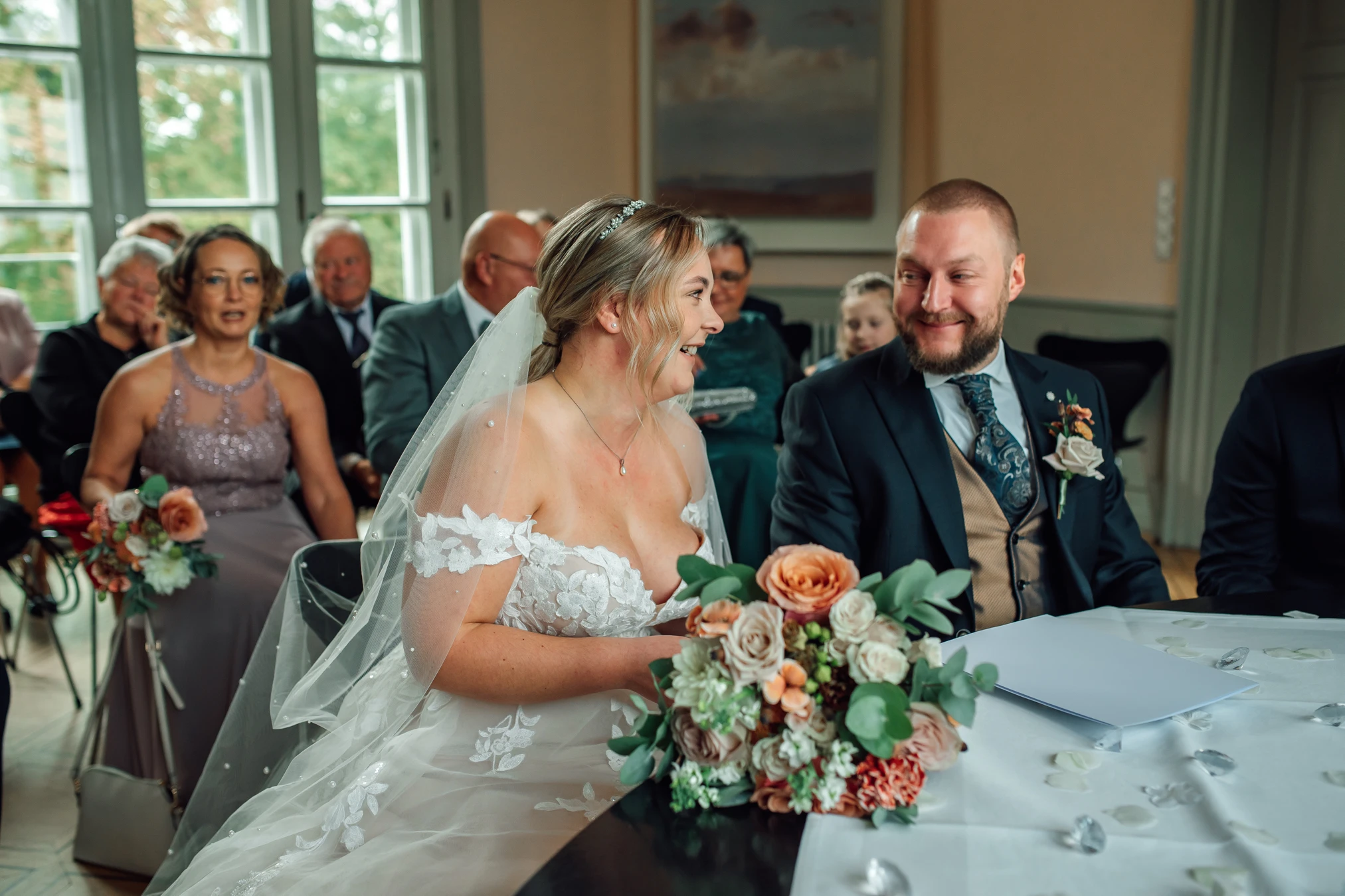 Details nach der Trauung — Blumenstrauß und Eheringe, Fritzlar