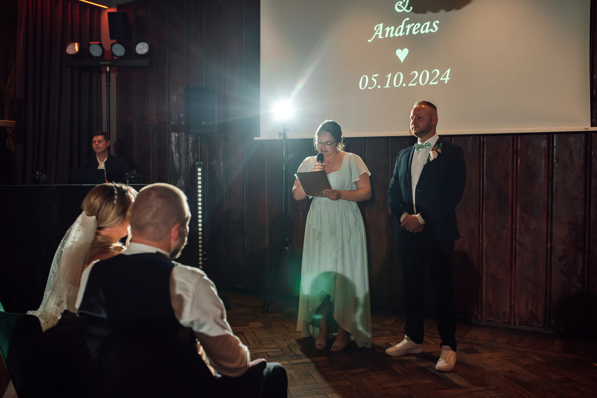 Hochzeitsfeier Renthof — Brautpaar und Gäste, Hochzeitsfotografin Kassel