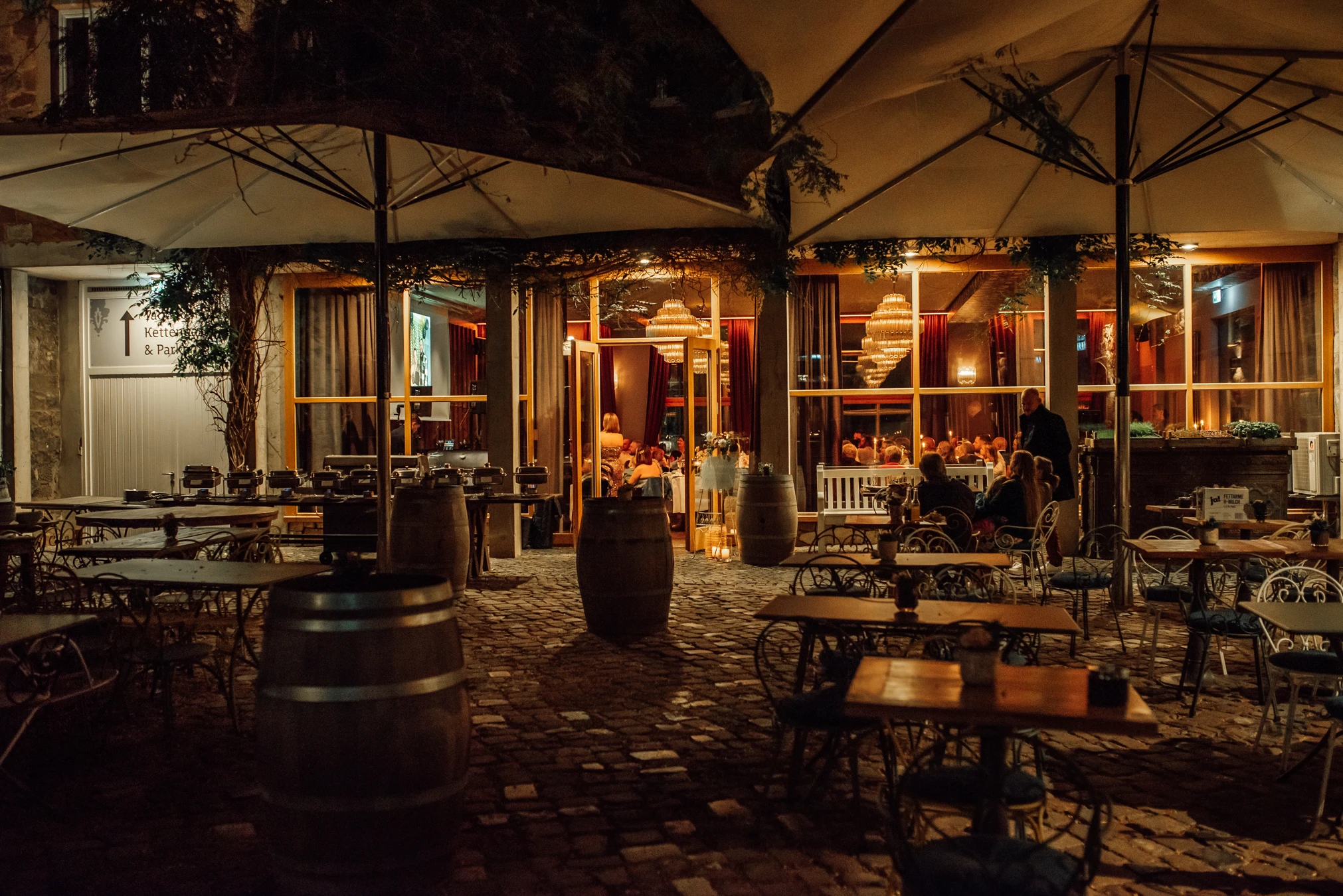 Hochzeitsfeier Stimmung — historisches Gewölbe des Renthof Kassel