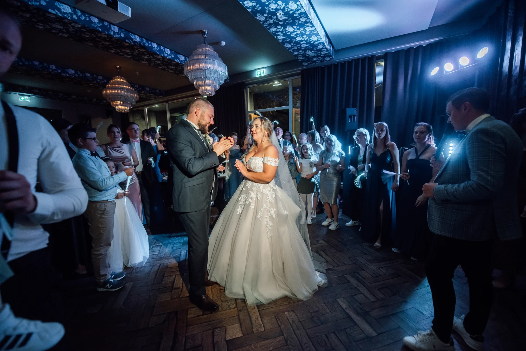 Eröffnungstanz im Renthof Kassel — Brautpaar beim ersten Tanz im historischen Gewölbe