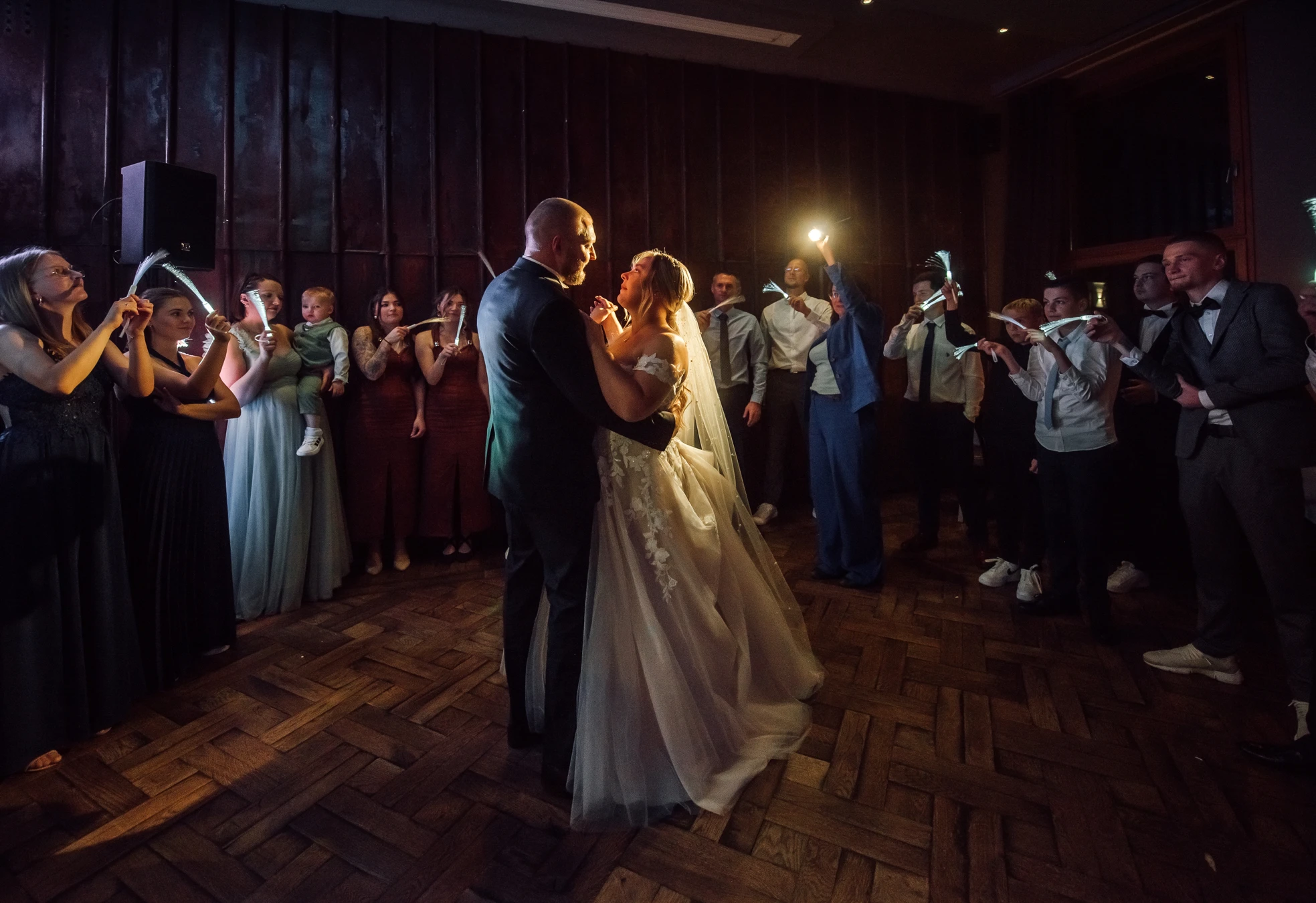 Hochzeitstanz Renthof — Licht und Bewegung im Kirchengewölbe Kassel