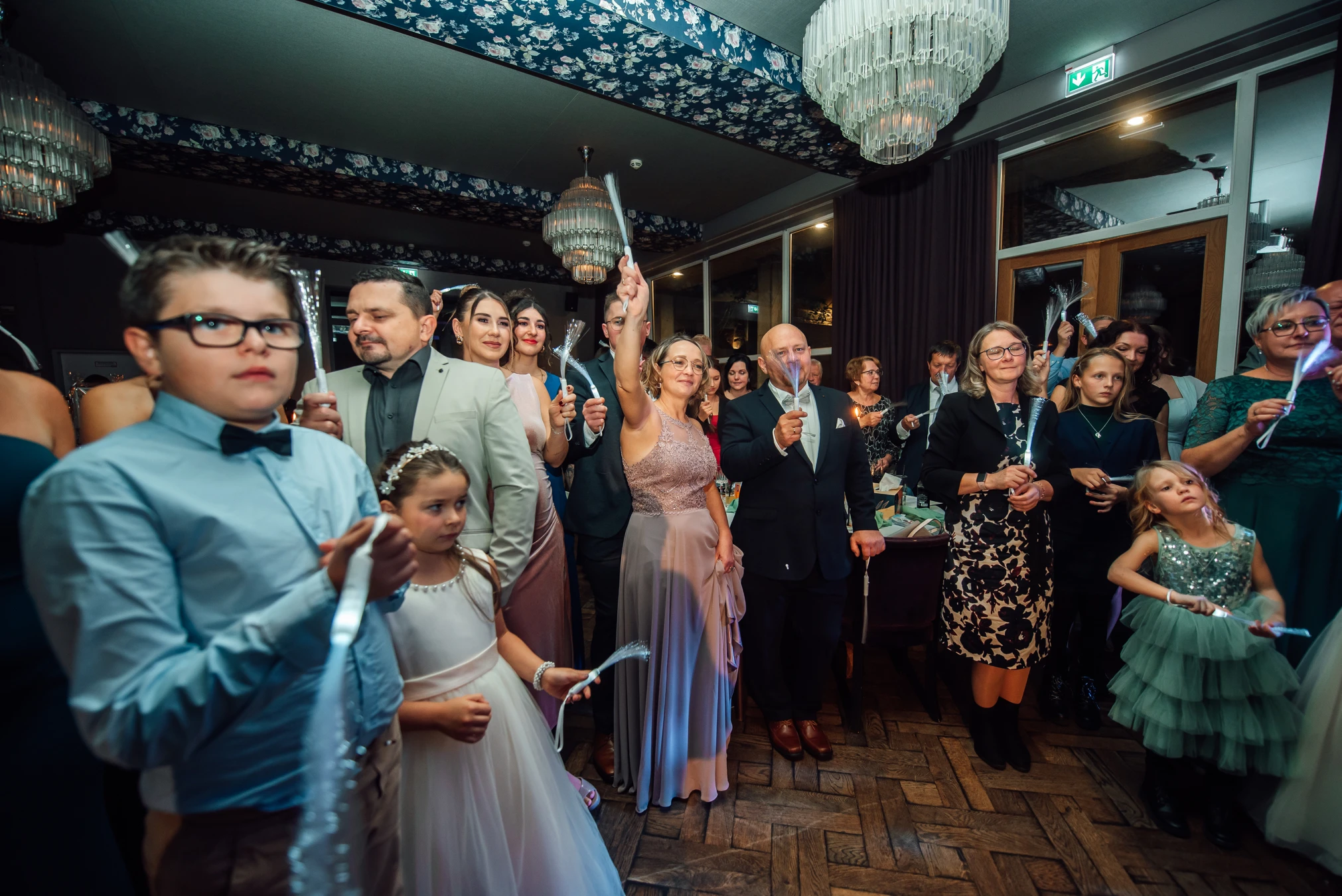 Hochzeitstanz Ende — Gäste jubeln im Renthof Kassel