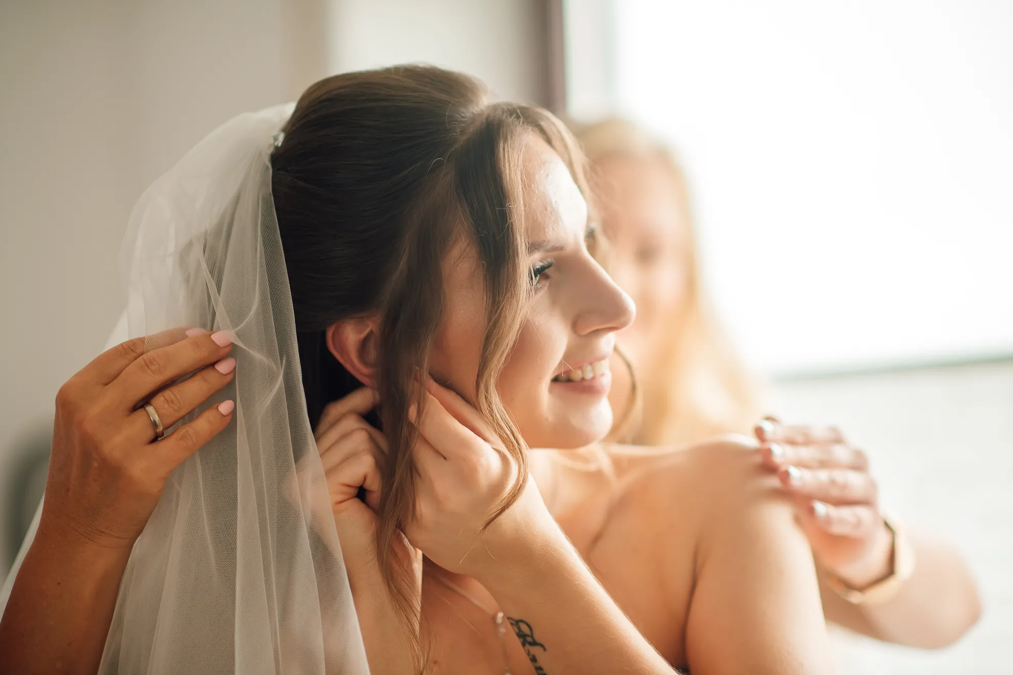 Brautkleid hängt bereit — Hochzeitsvorbereitung im Renthof Kassel