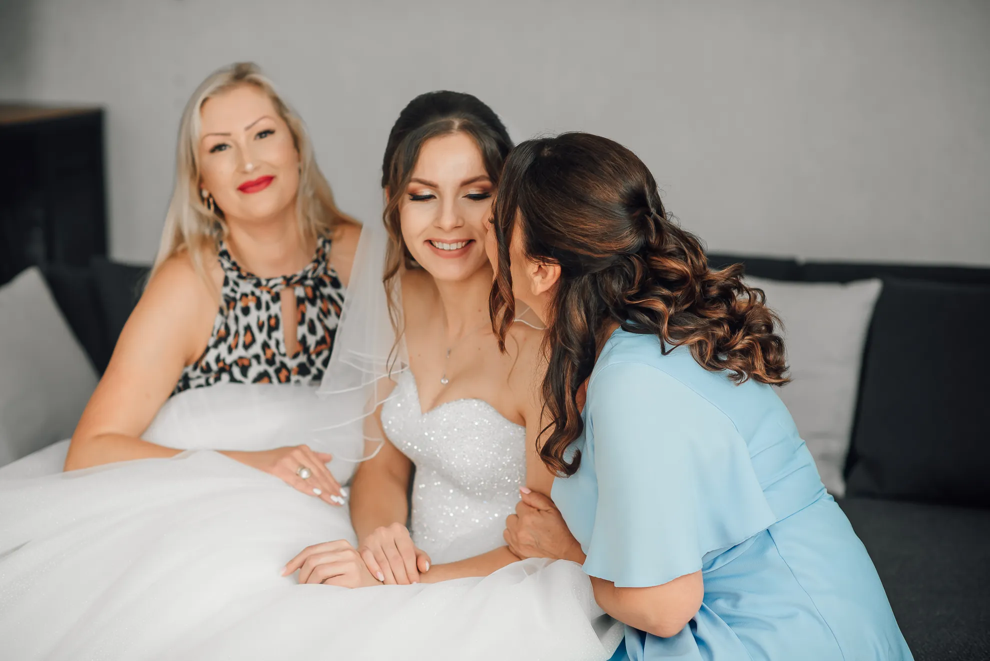 Braut beim Styling — Getting Ready Hochzeitsfotografie