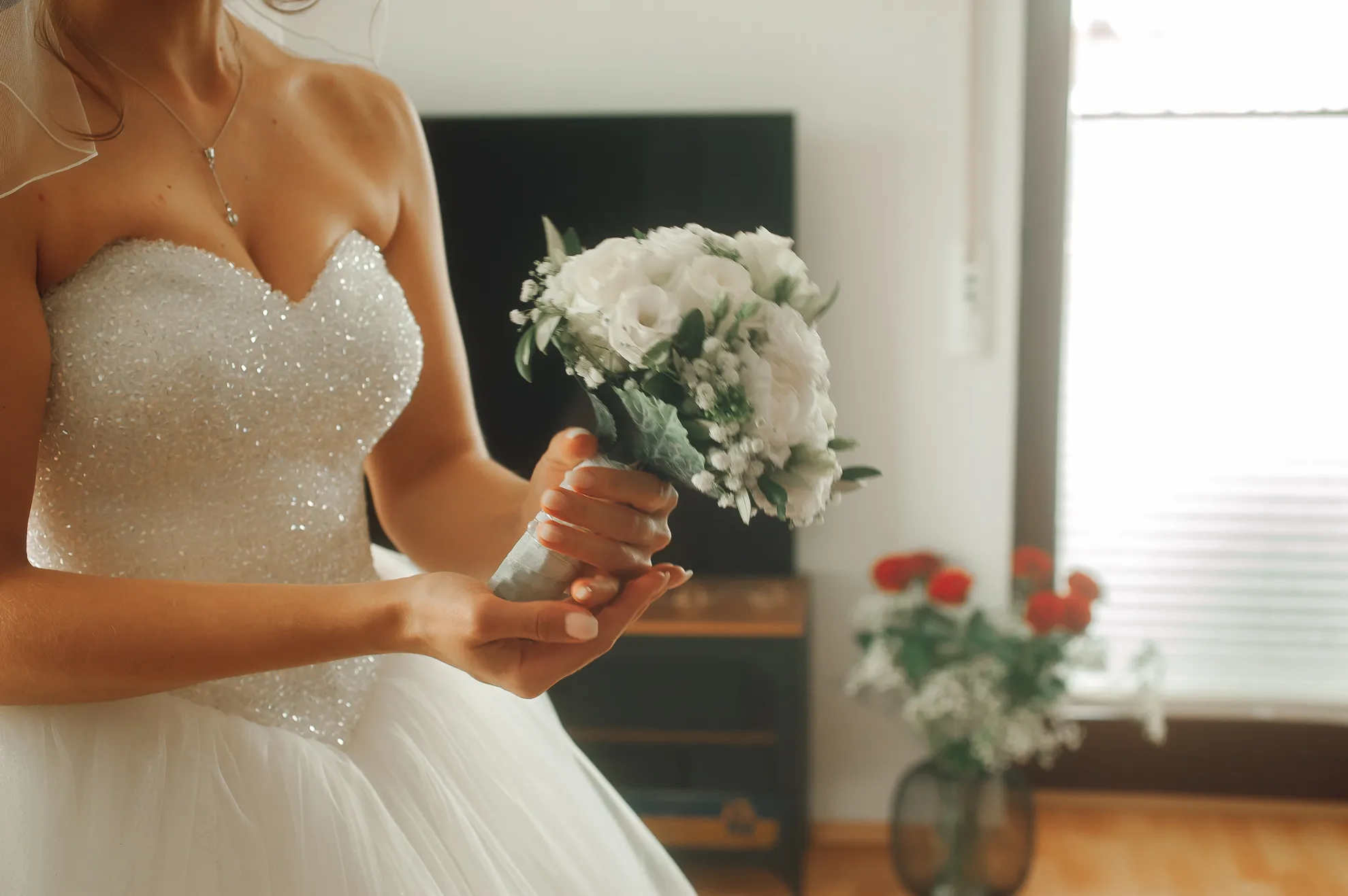 Bräutigam beim Getting Ready — Hochzeit Renthof Kassel