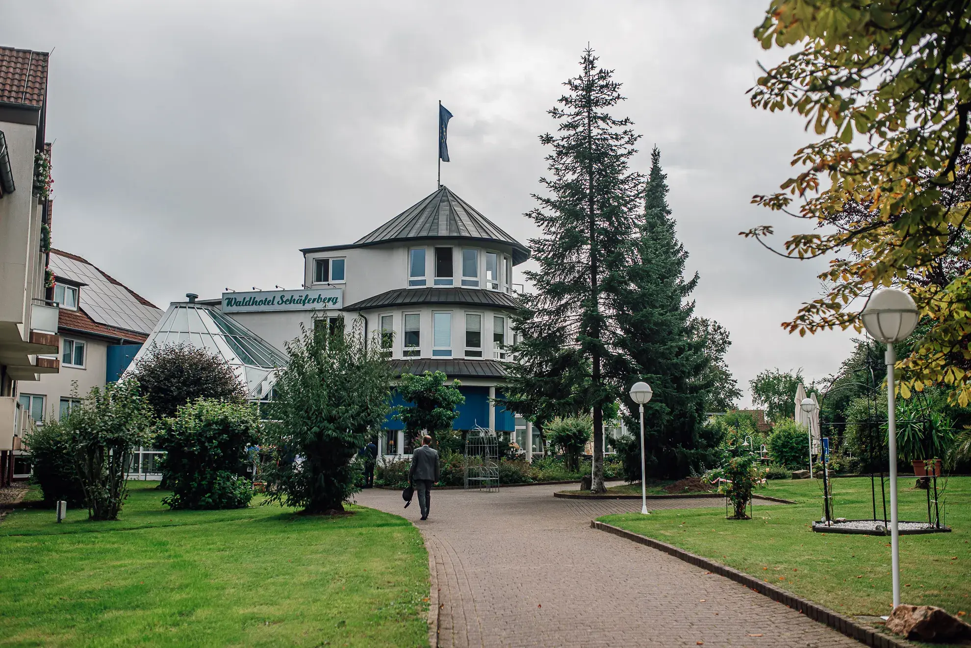Erster Kuss als Ehepaar — Standesamt Renthof Kassel