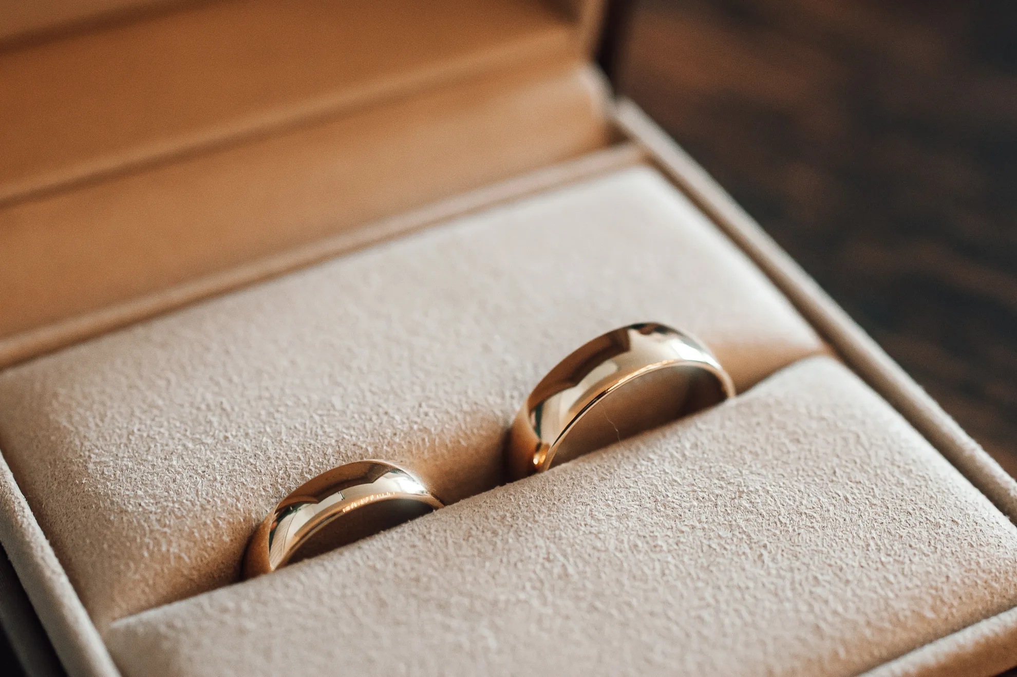 Freudentränen der Gäste bei der Trauung