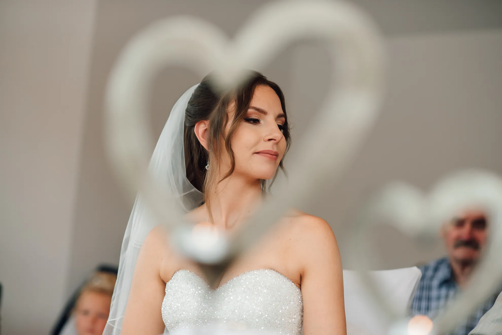 Blumenregen beim Auszug — Hochzeitsfotograf Kassel