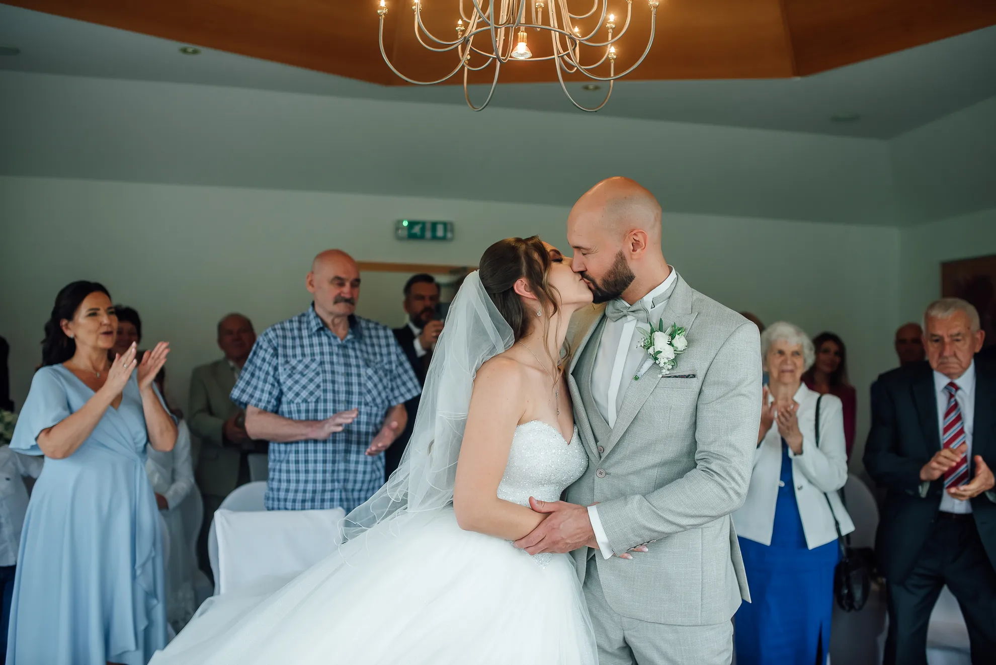 Brautpaar nach der standesamtlichen Trauung Kassel