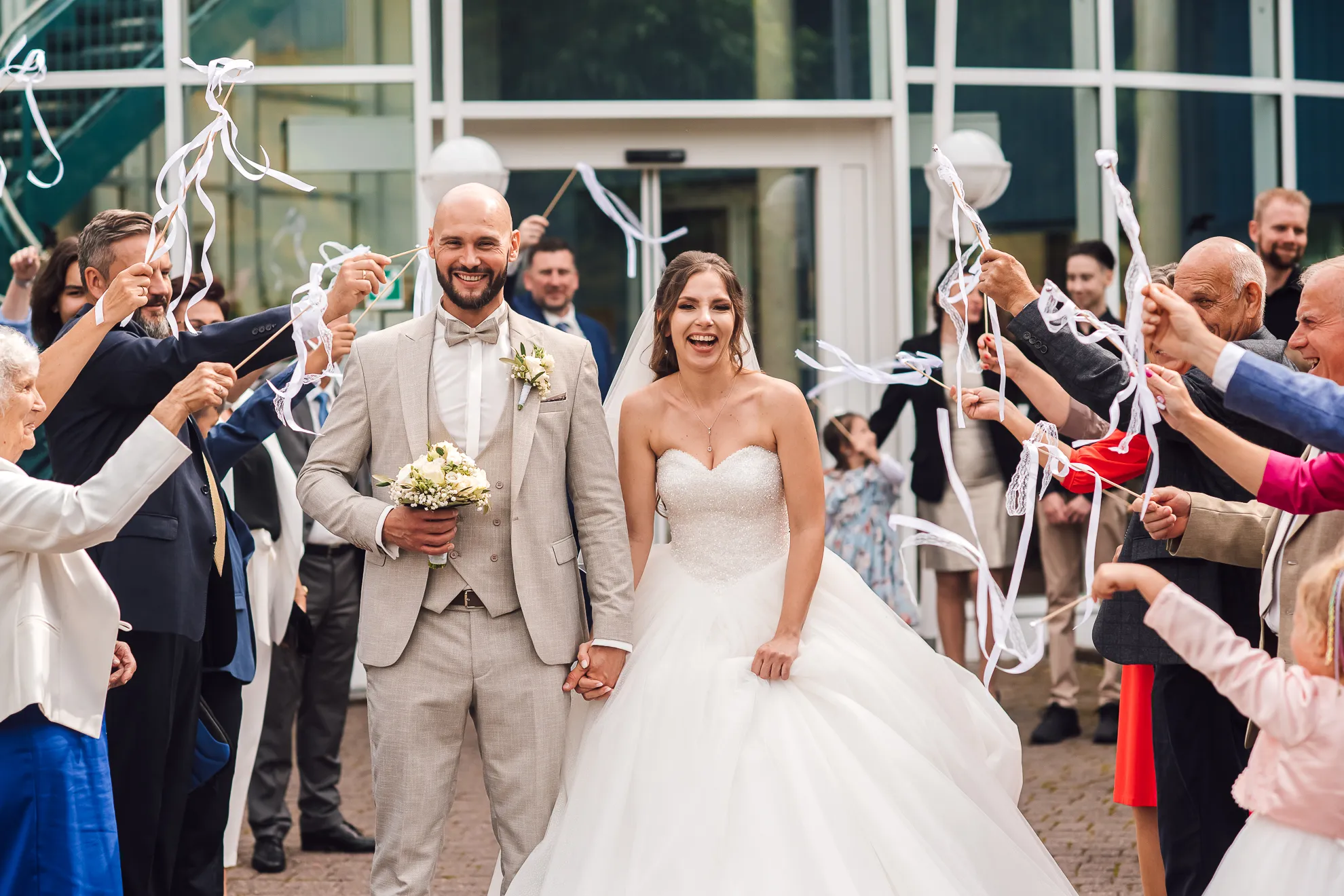 Gemeinsamer Spaziergang nach der standesamtlichen Trauung