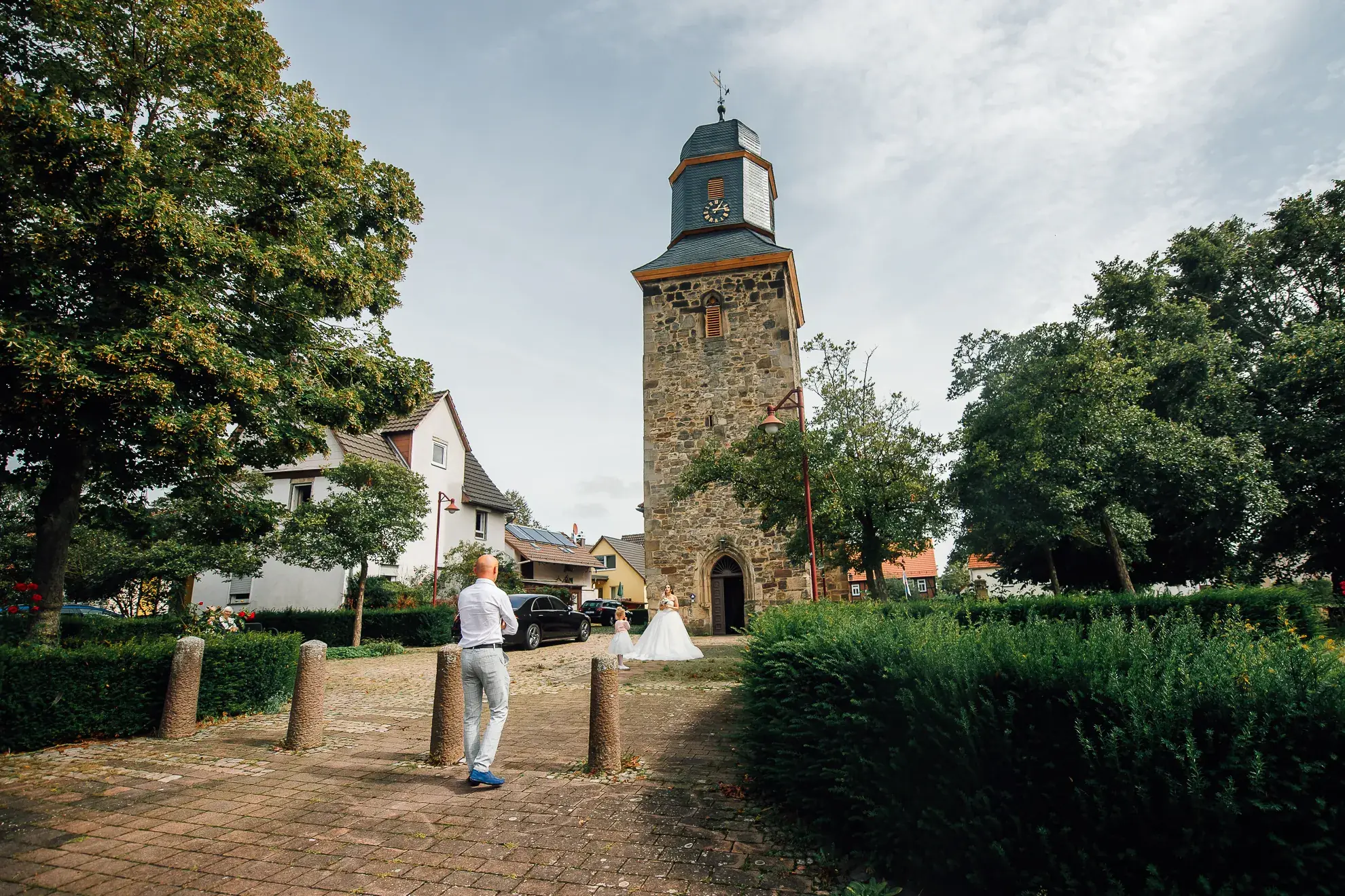 Ev. Kirche Obervellmar geschmückt für die Trauung