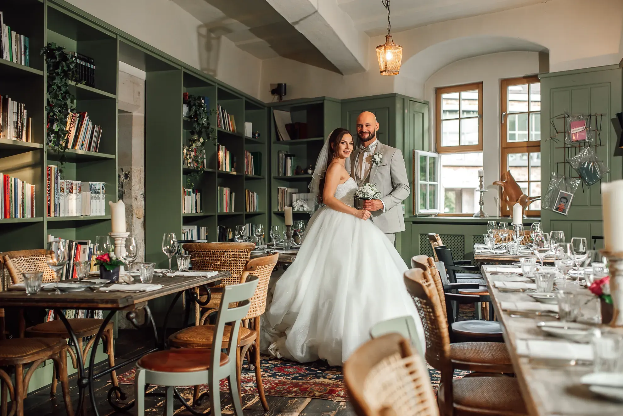 Romantischer Spaziergang — Brautpaar-Shooting