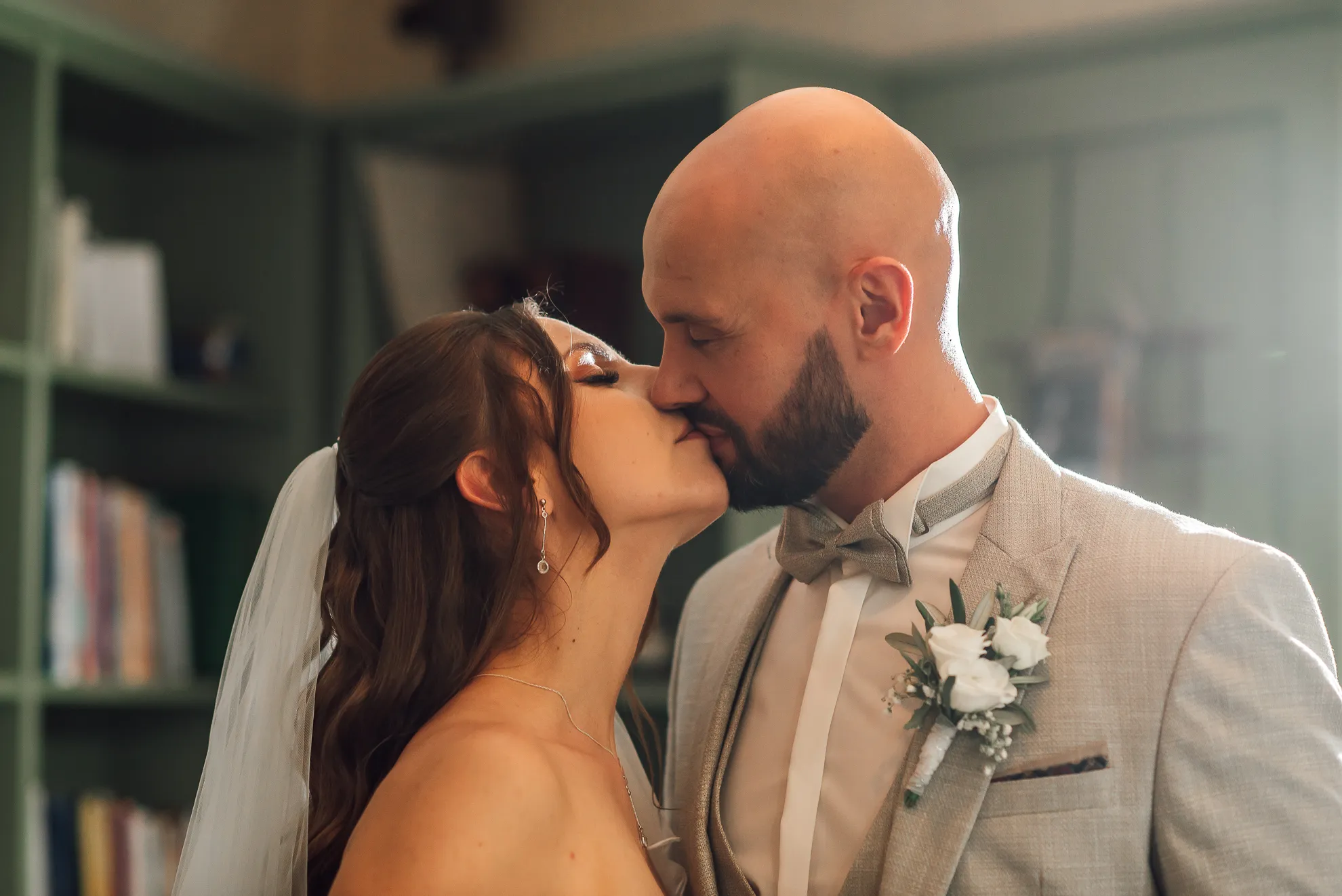 Brautpaar im goldenen Licht — Hochzeitsreportage Kassel