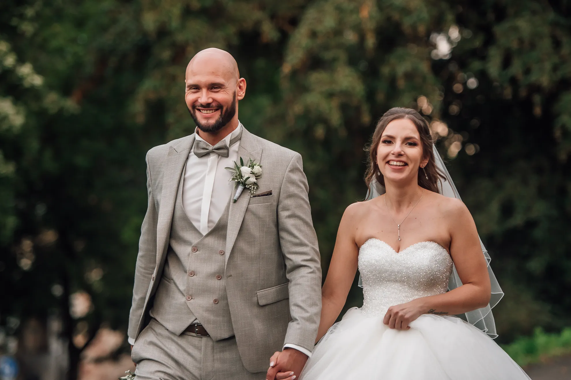 Zärtlicher Kuss — Brautpaar-Shooting Renthof Kassel