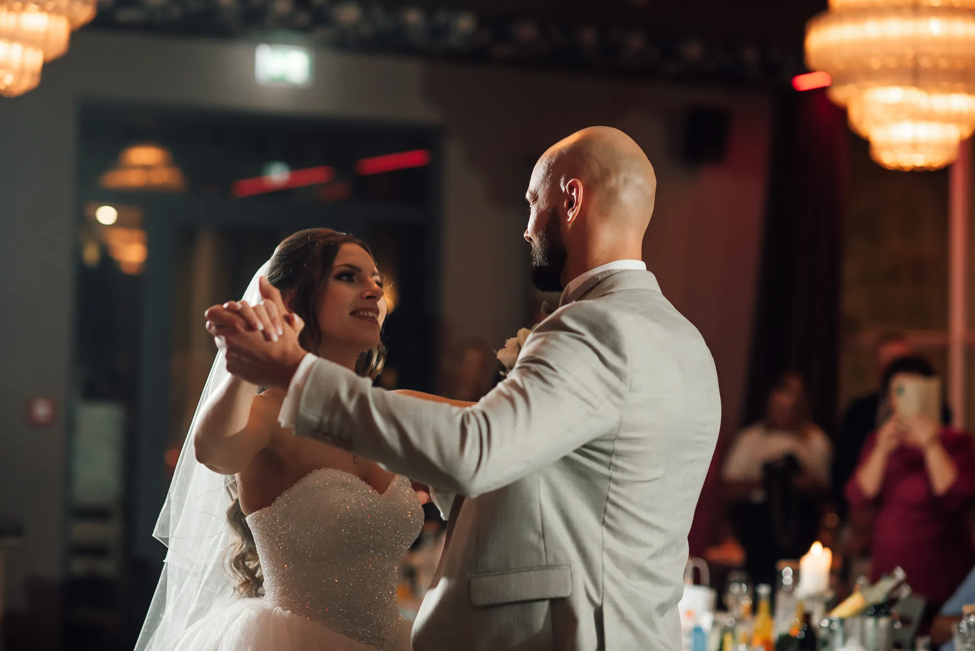 Hochzeitstorte anschneiden — Renthof Kassel