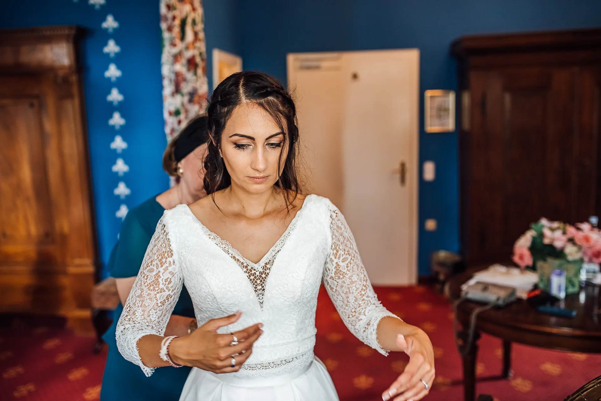 Parfüm und Schmuckdetails — Hochzeit Dornröschenschloss