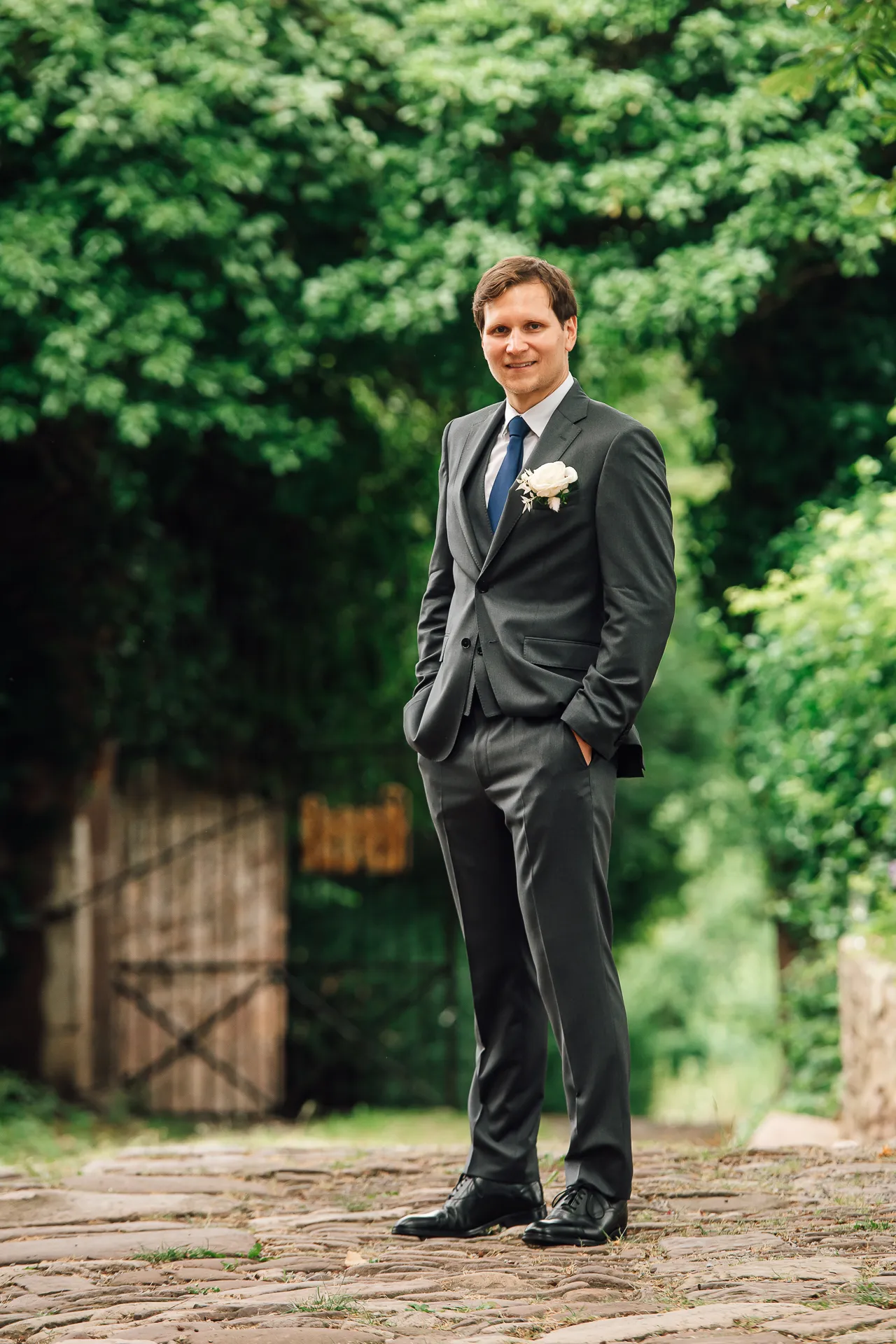 Bräutigam-Portrait — Hochzeits-Shooting Reinhardswald