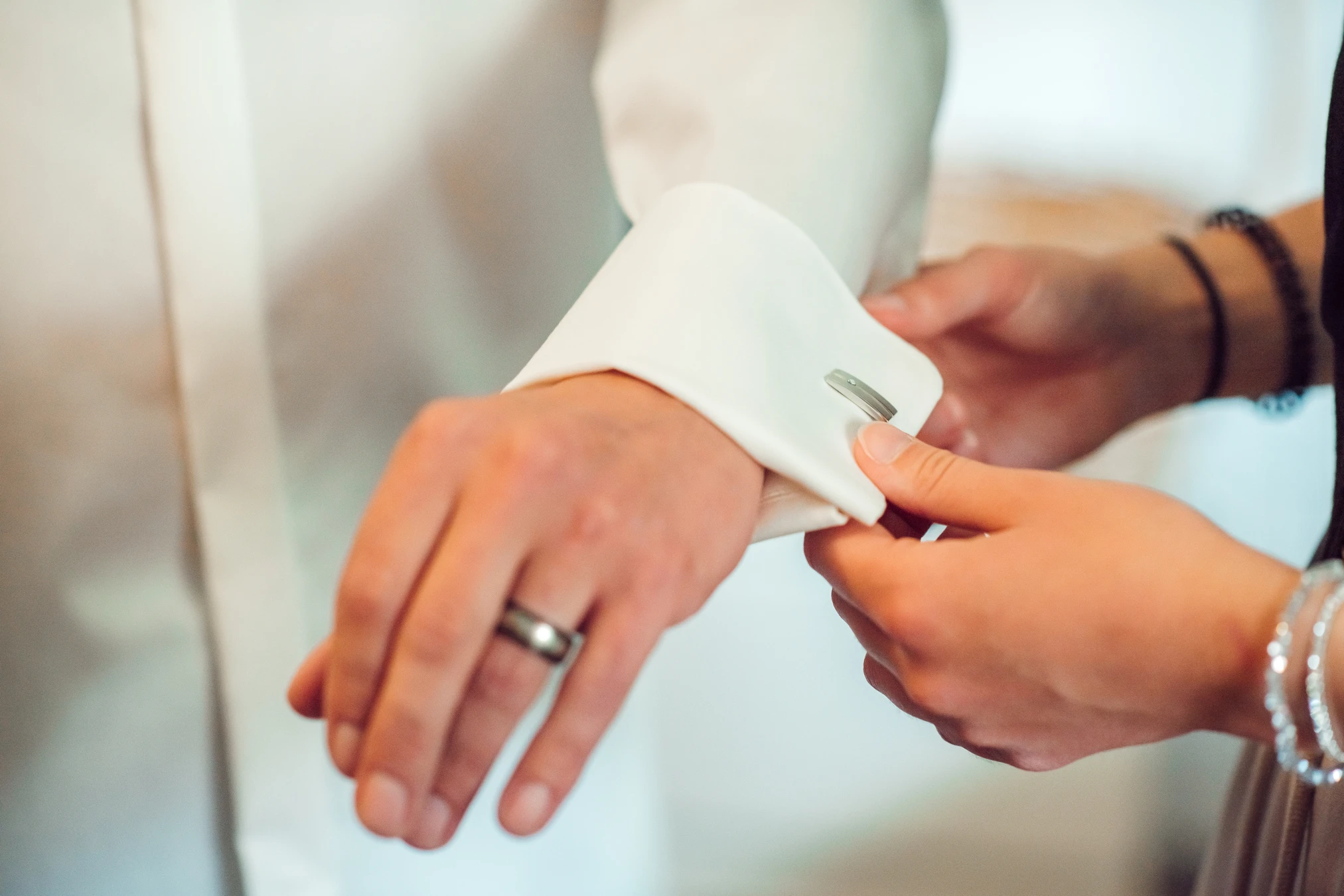 Letzter Check vor der Zeremonie — Hochzeit Göttingen