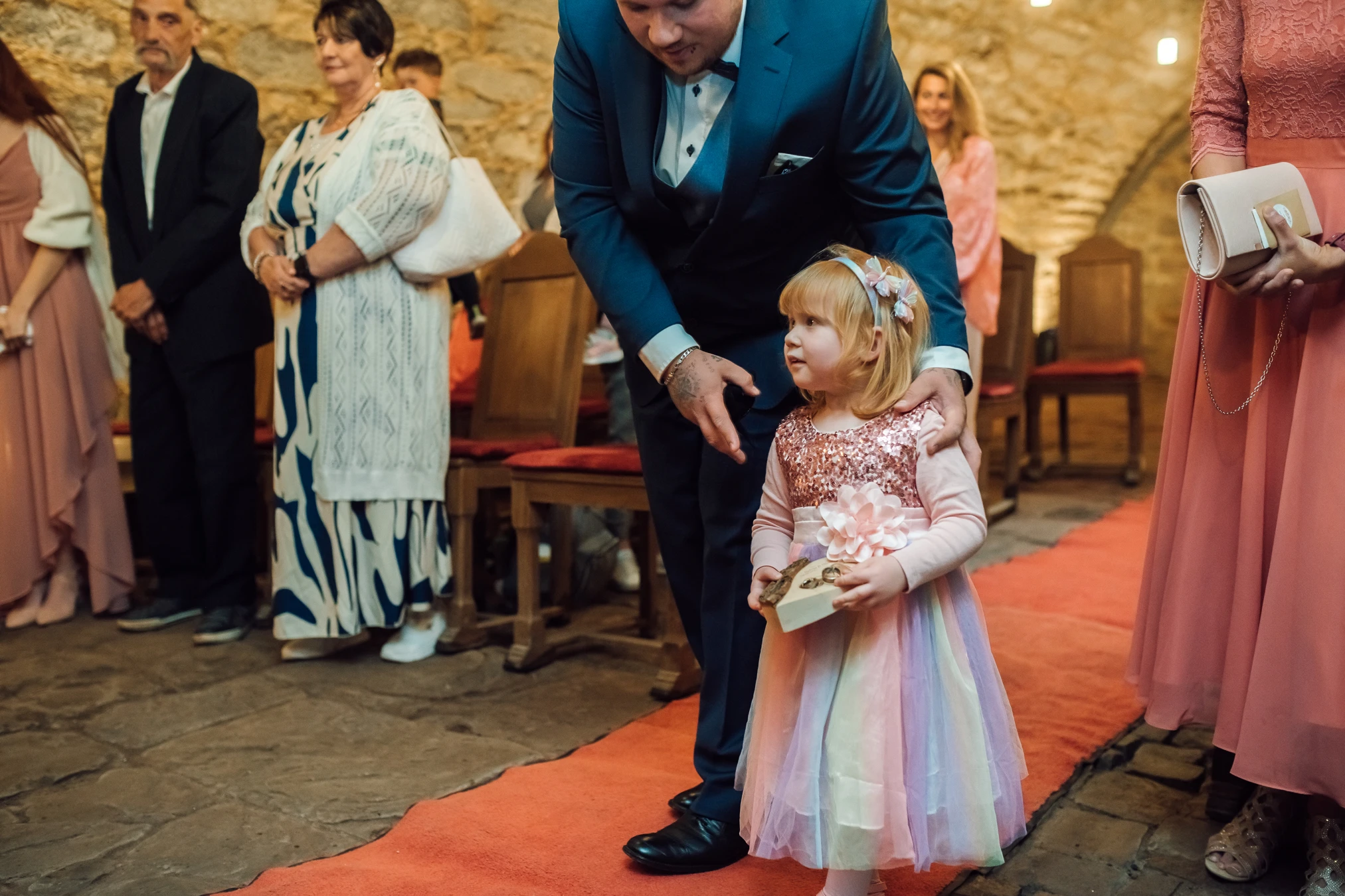 Erster Kuss als verheiratetes Paar — Standesamt Göttingen