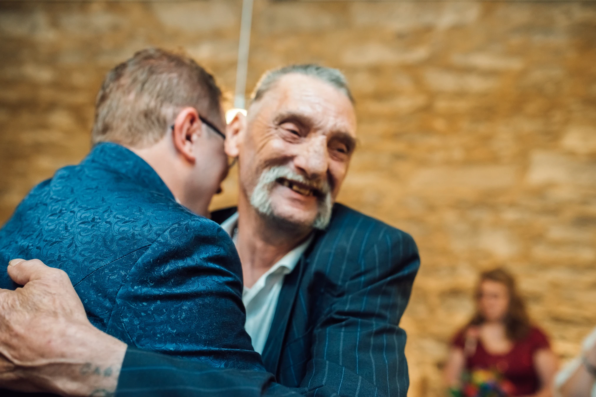 Inniger Moment — S. & G. beim Brautpaar-Shooting