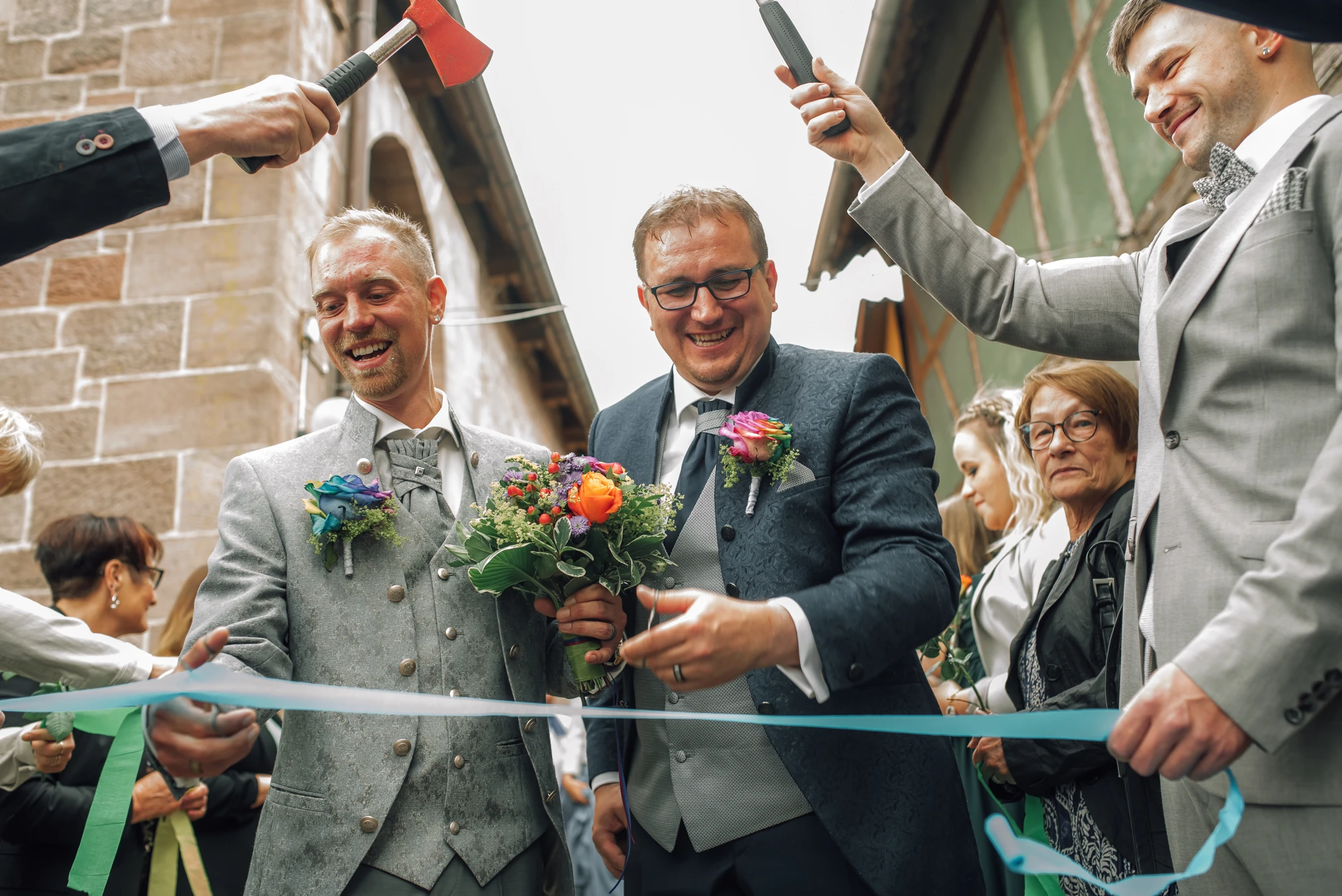 Inniger Kuss nach der Kirche — S. & G.