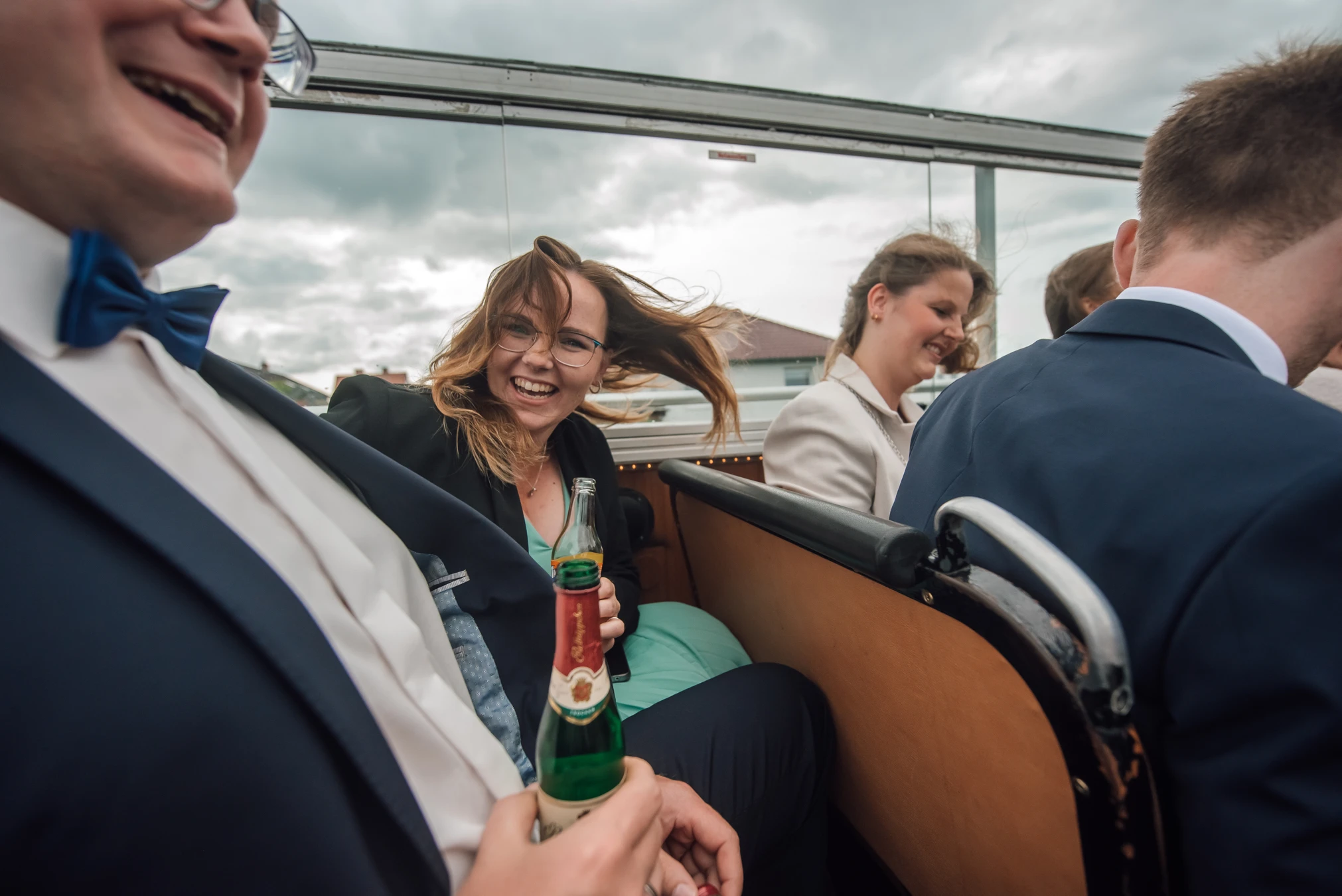 Gemeinschaft und Freude — Busfahrt zur Feier