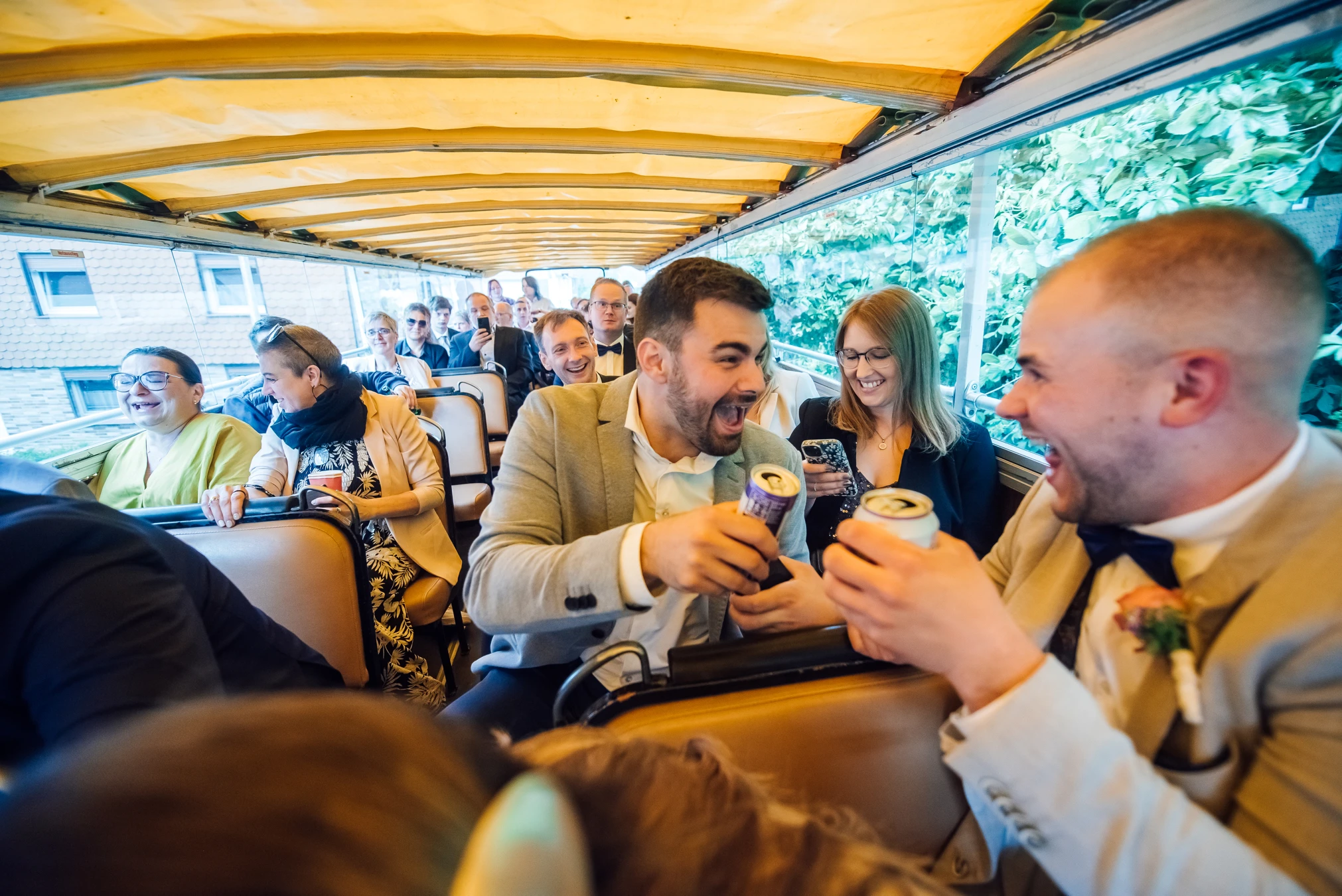 Hochzeitsgesellschaft kommt an — Göttingen