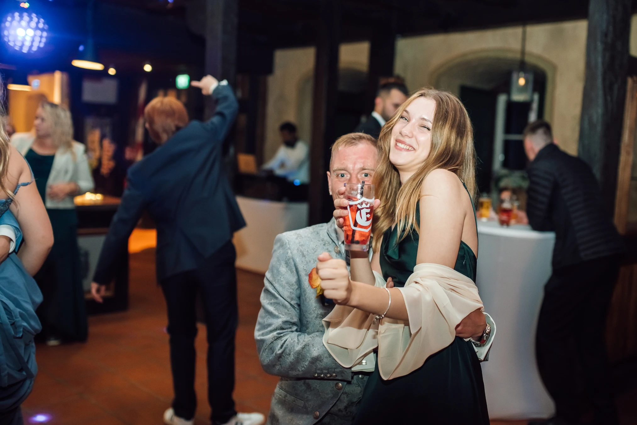 Brautpaar tanzt — S. & G. Hochzeitsfeier