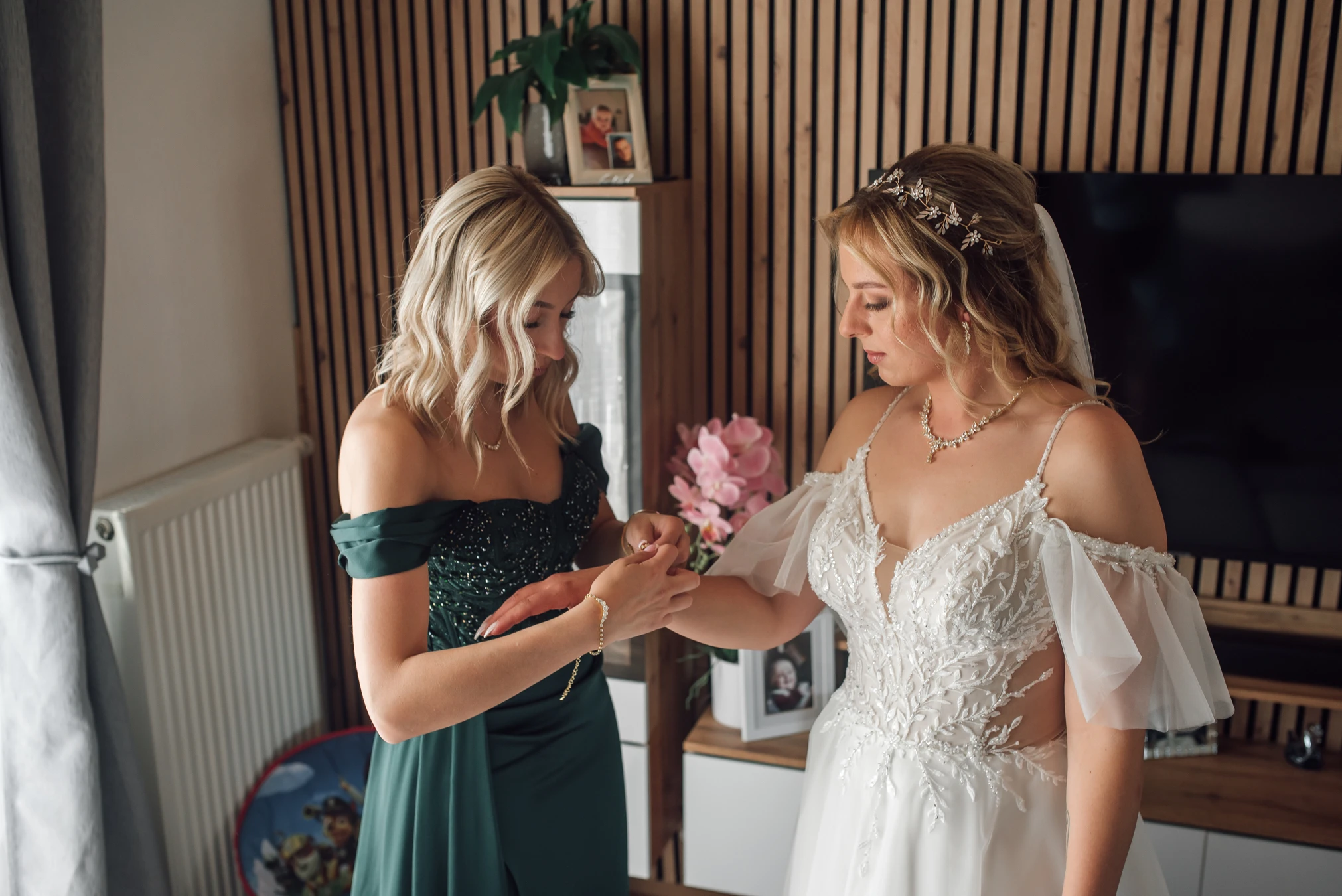 Braut Portrait zuhause — Hochzeitsreportage Kassel