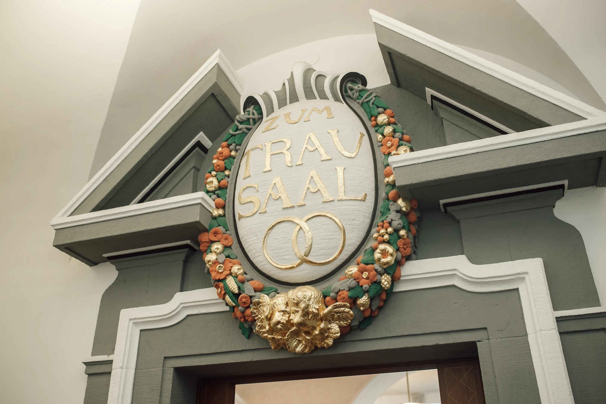 Trauung im Rathaus Kassel — V & M stehen vor dem Standesbeamten